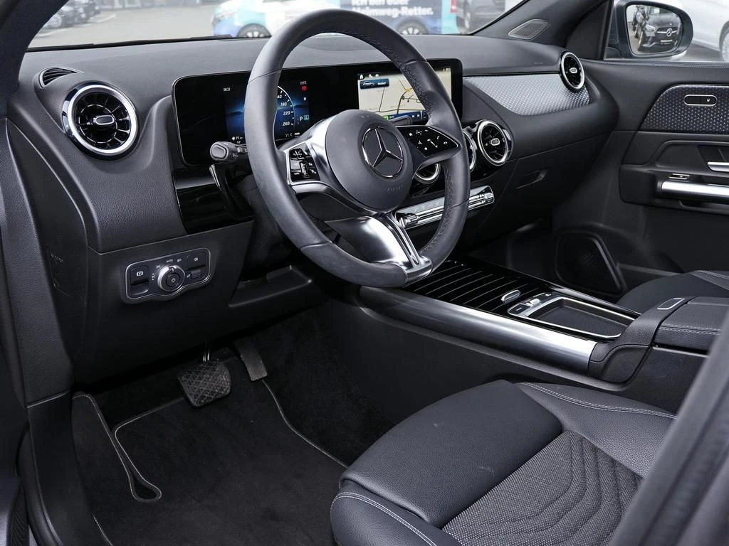 Mercedes-Benz-GLA 200-image-7