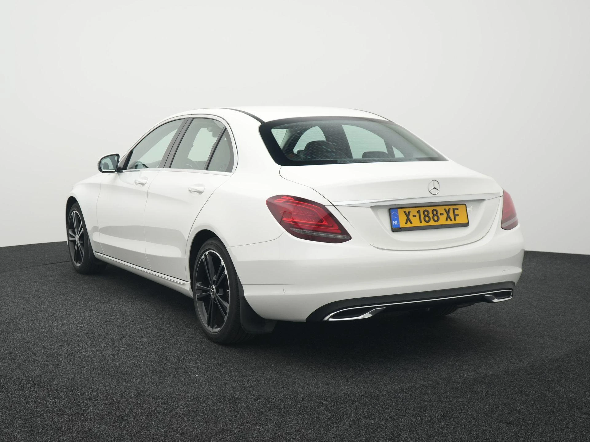Mercedes-Benz-C-Klasse-image-1