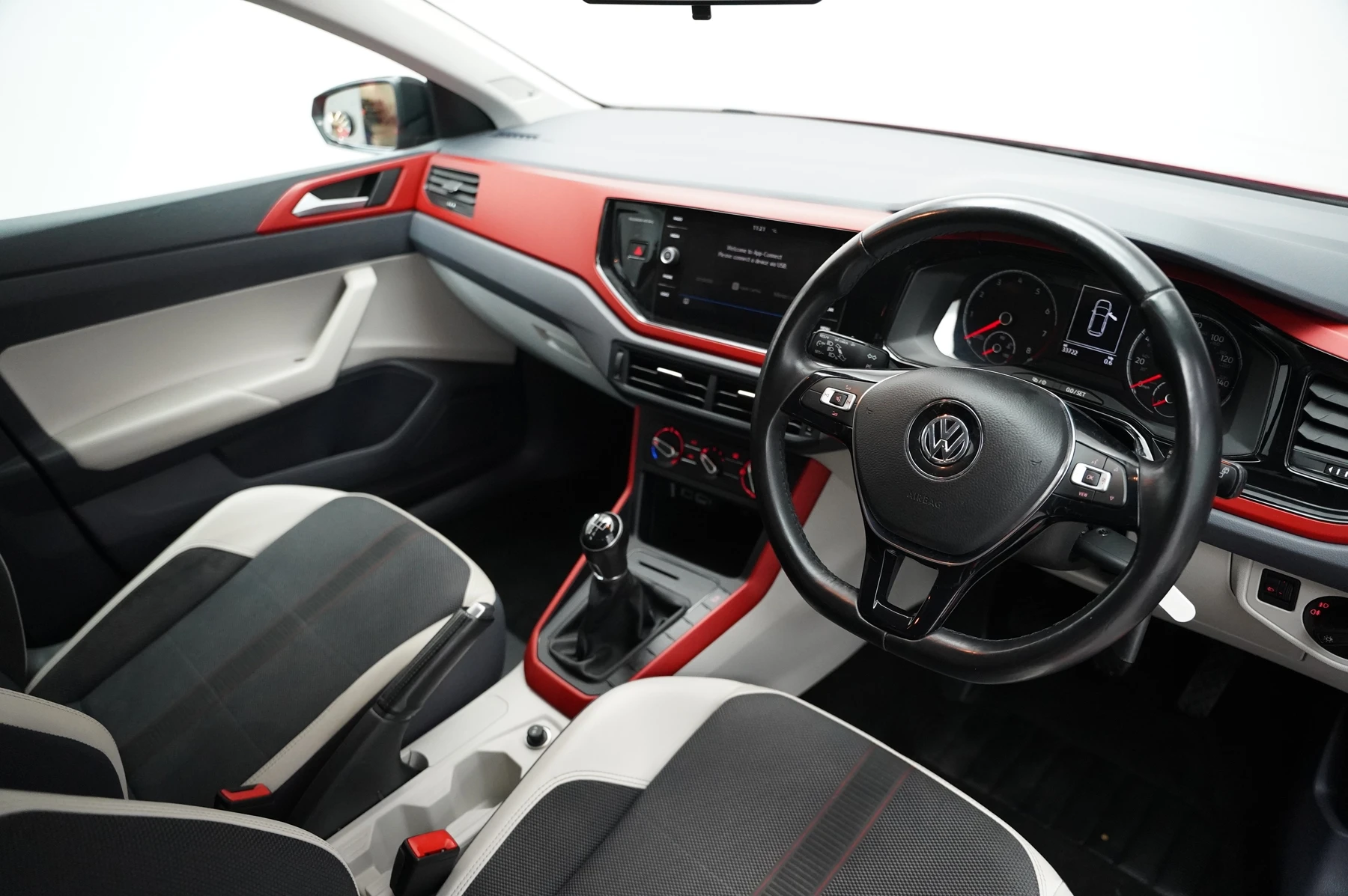 Volkswagen-Polo-image-5