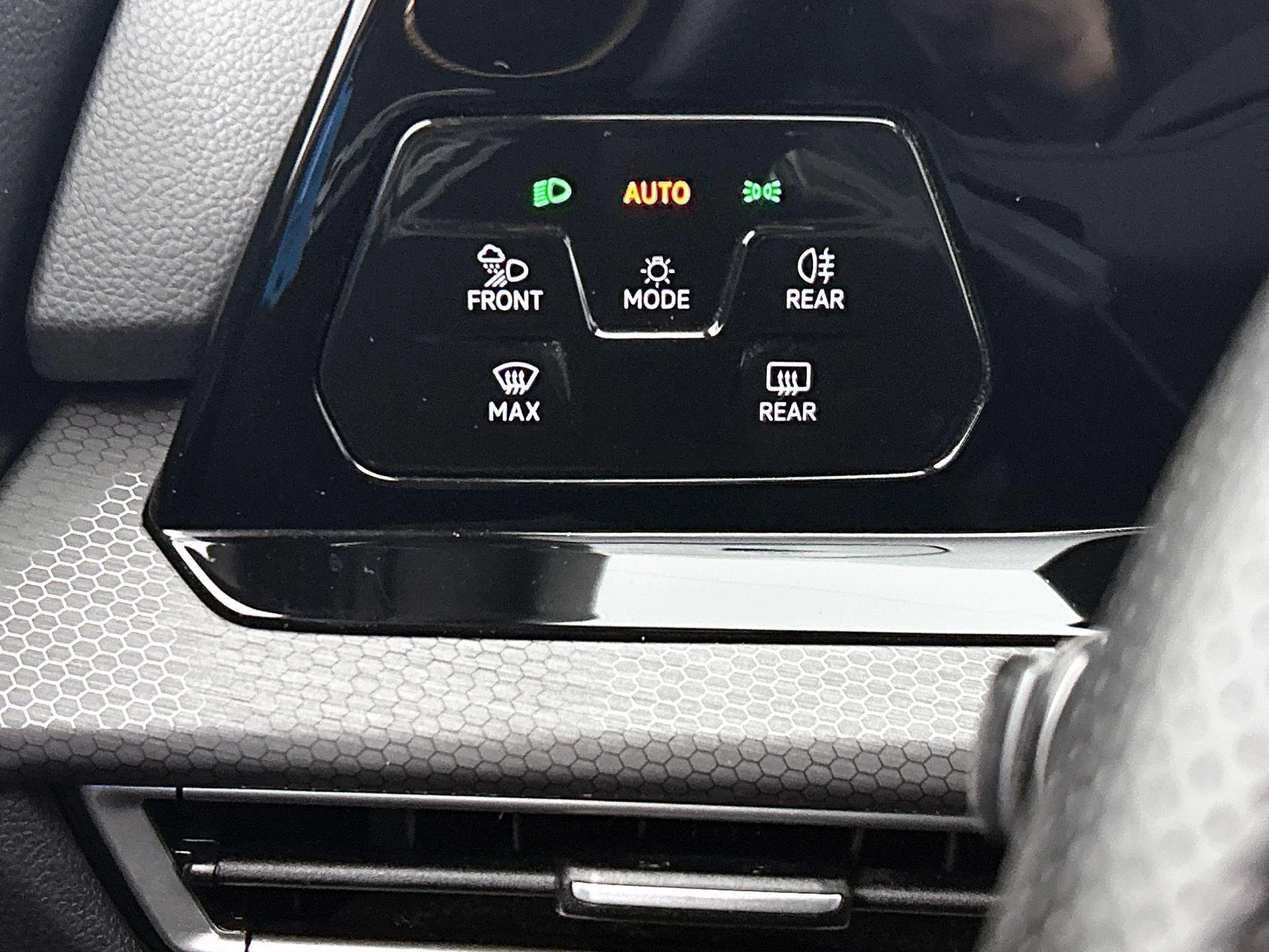 Volkswagen-Golf-image-29