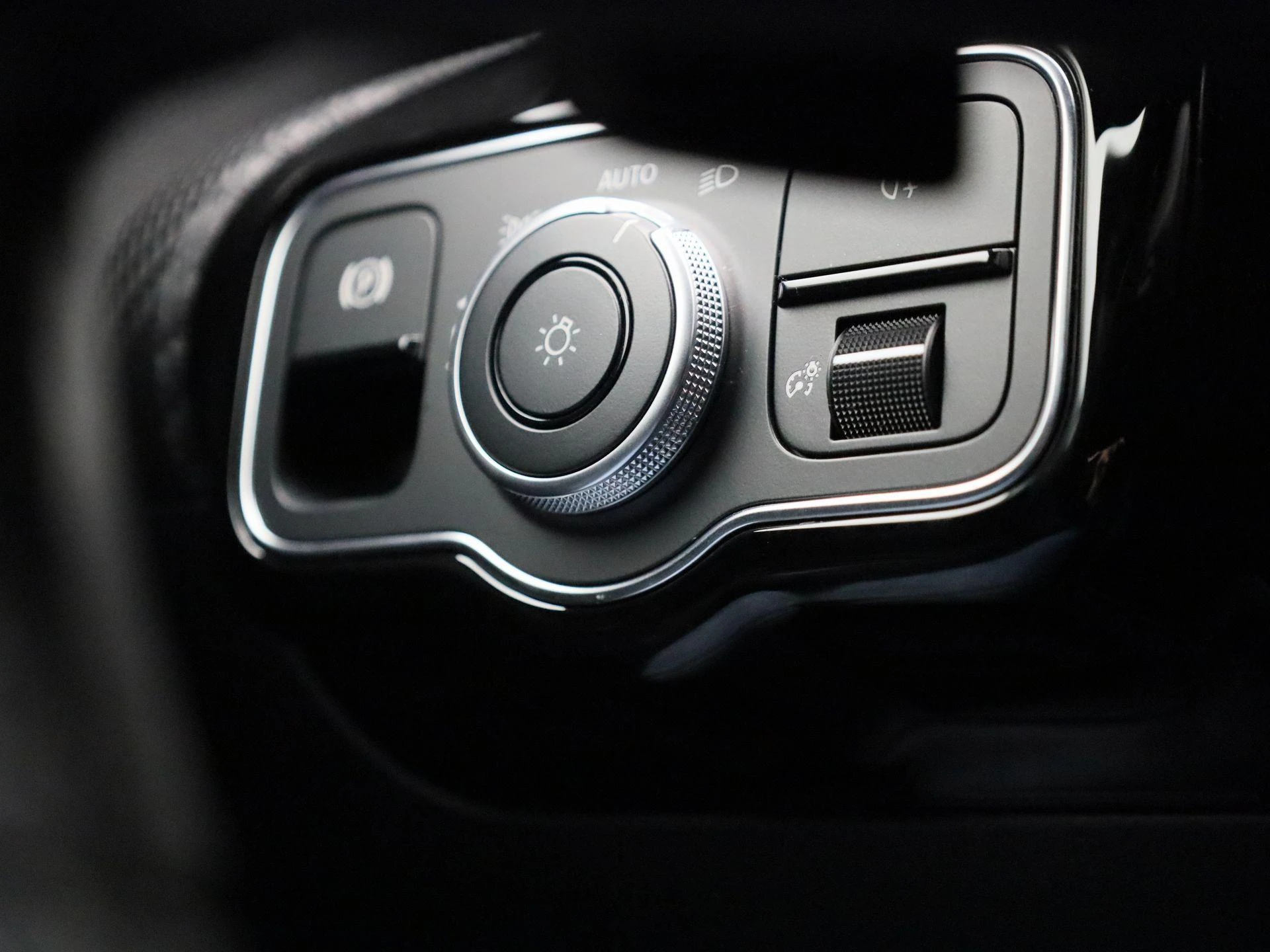 Mercedes-Benz-CLA-image-21