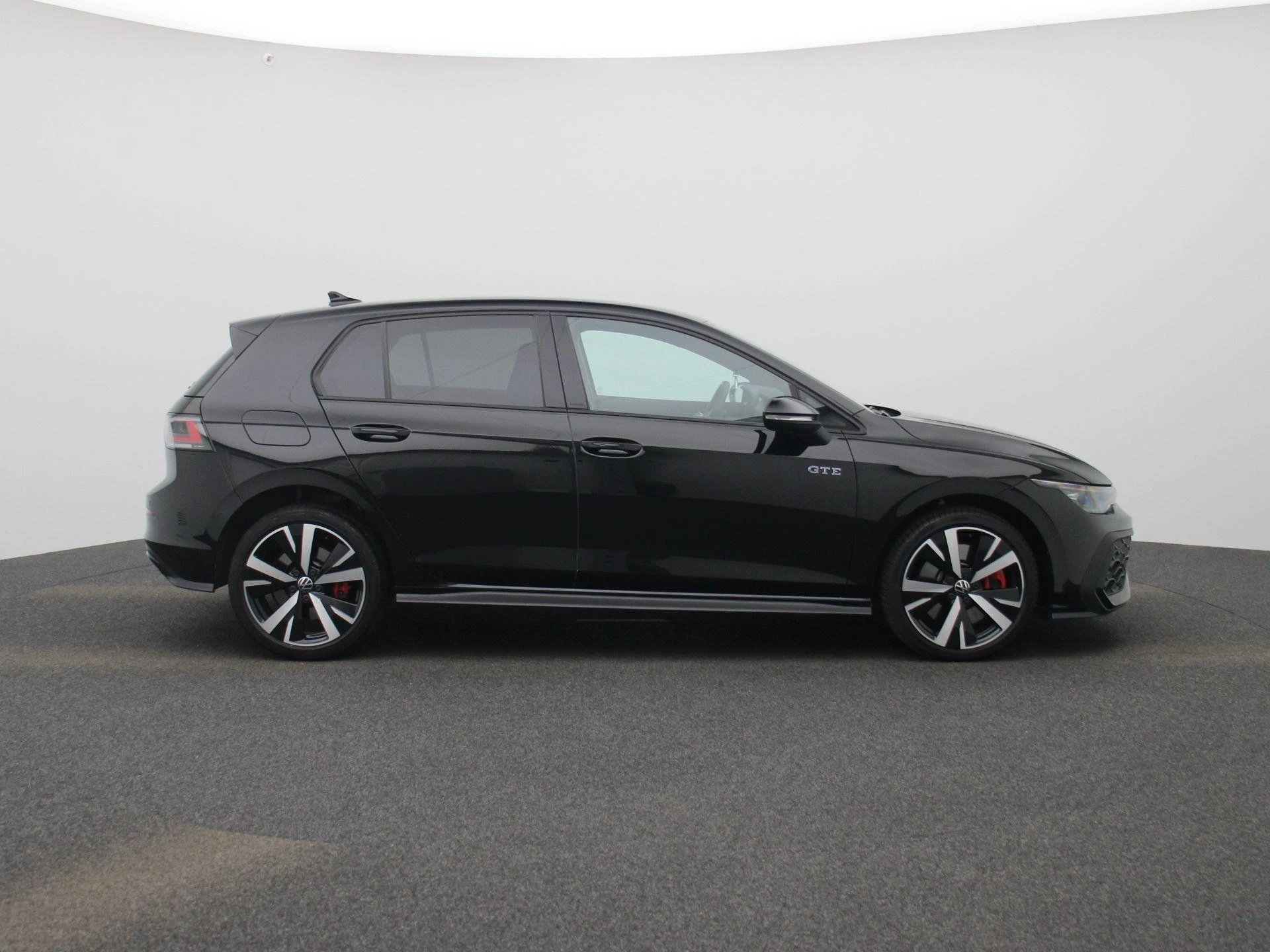 Volkswagen-Golf-image-5
