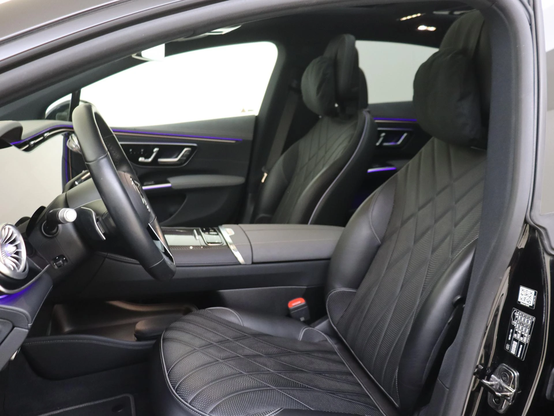 Mercedes-Benz-EQS-image-10