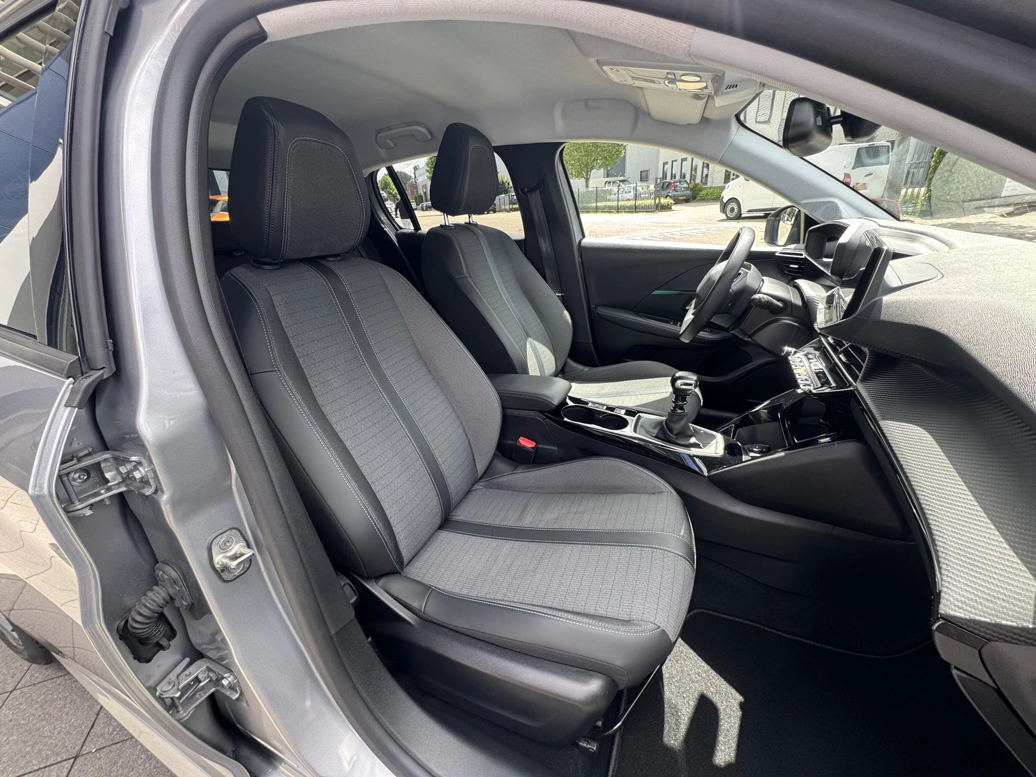 Peugeot-208-image-14