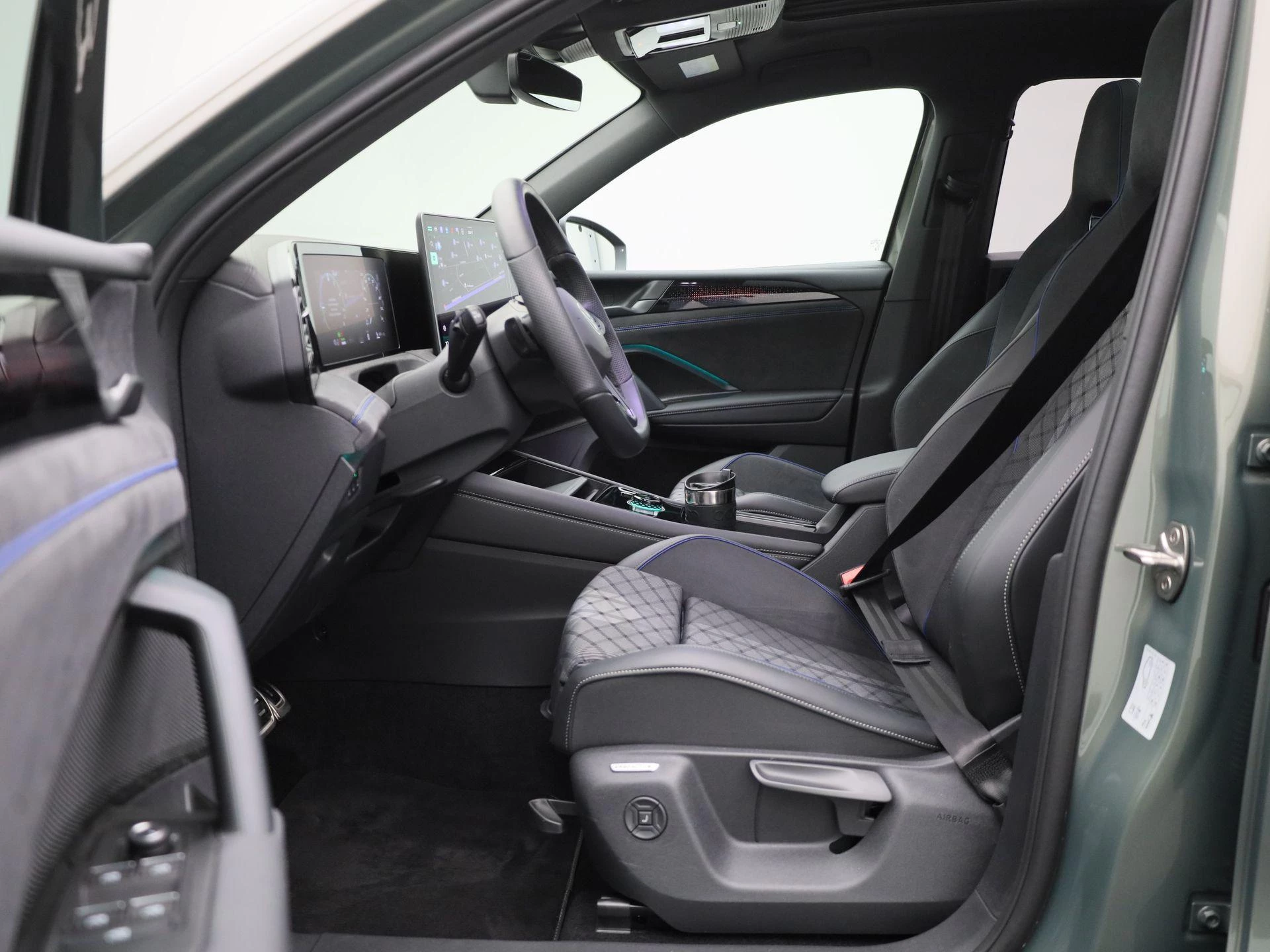 Volkswagen-Tiguan-image-10
