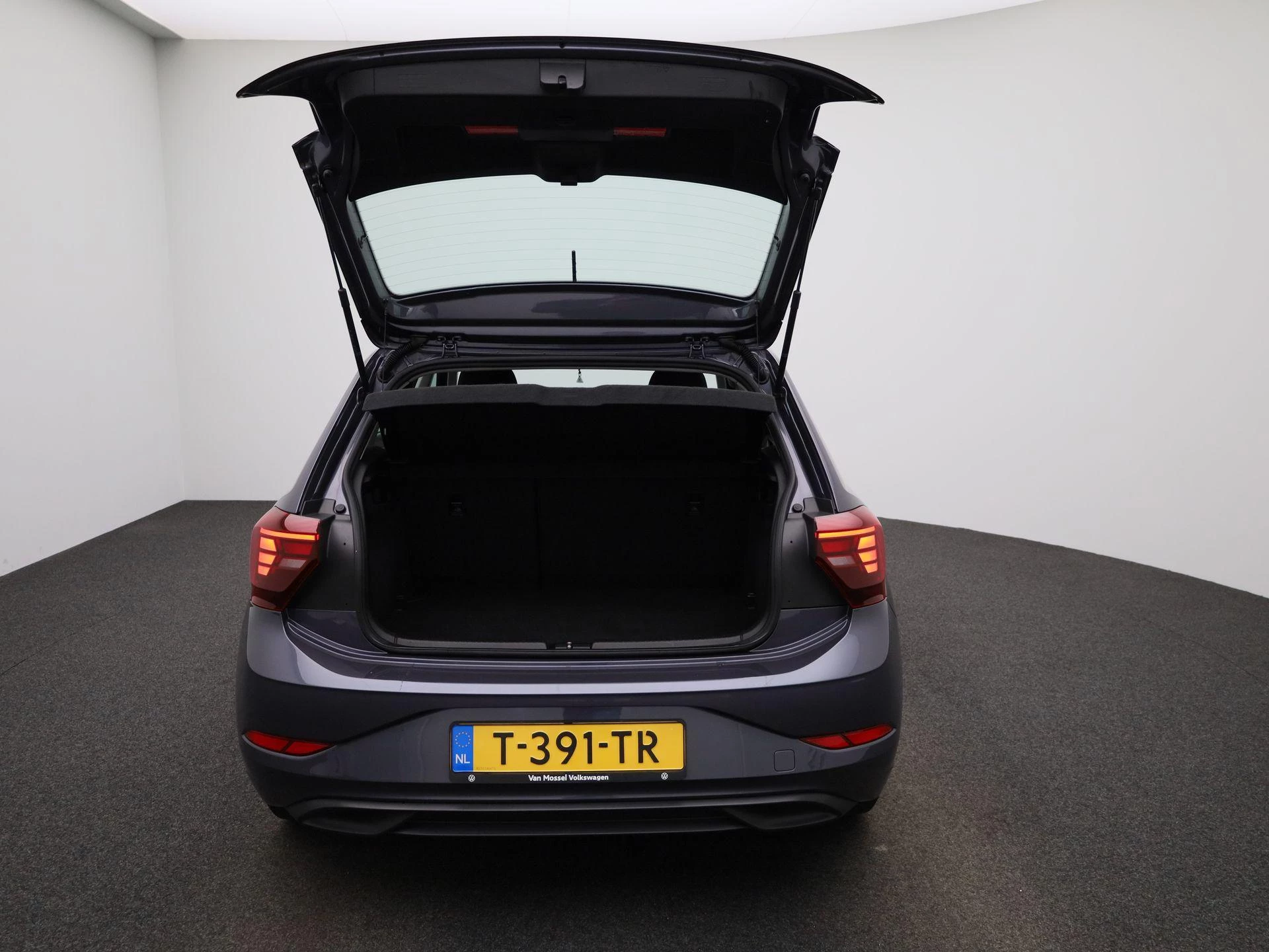 Volkswagen-Polo-image-10