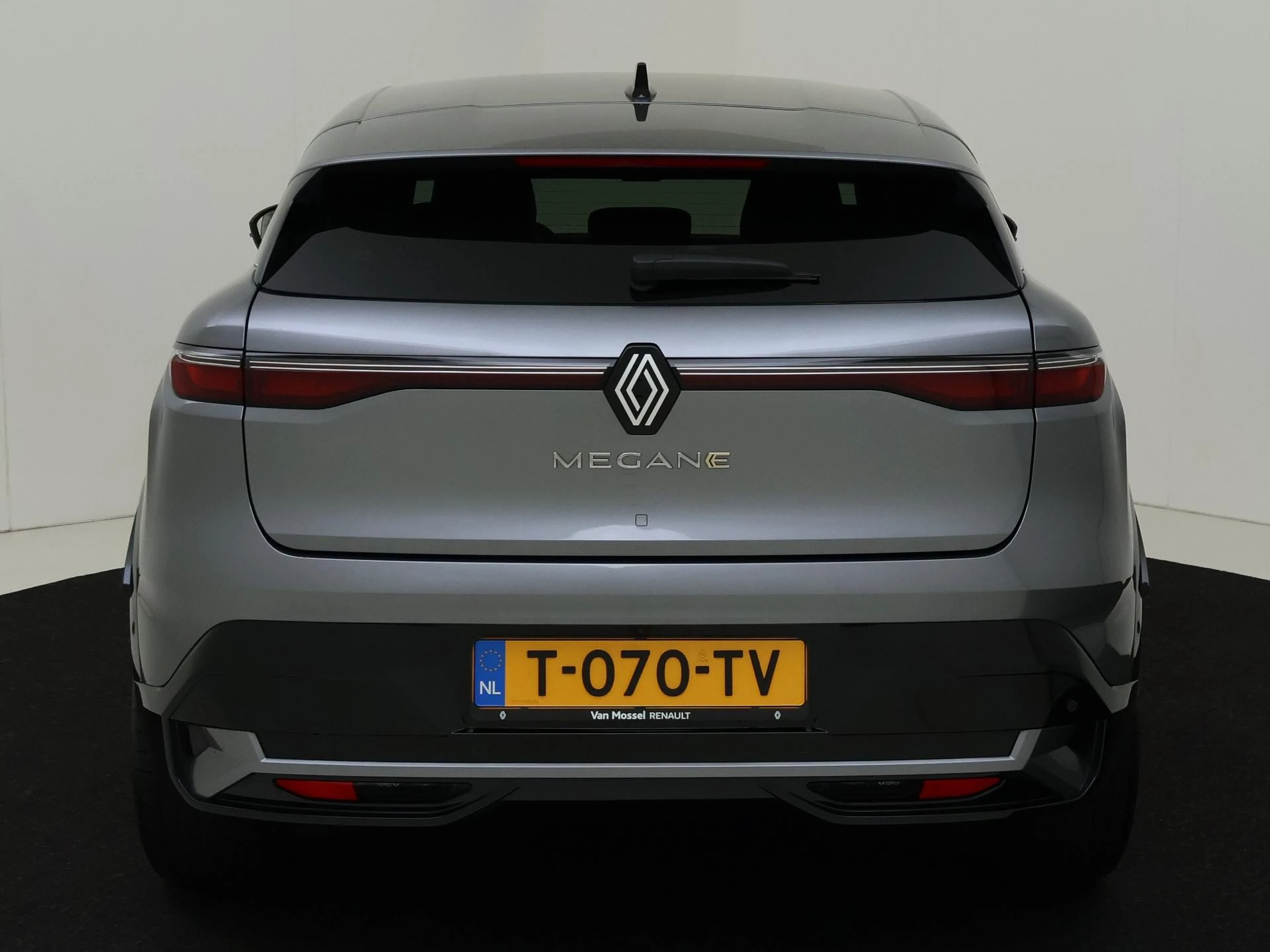 Renault-Megane E-Tech-image-7