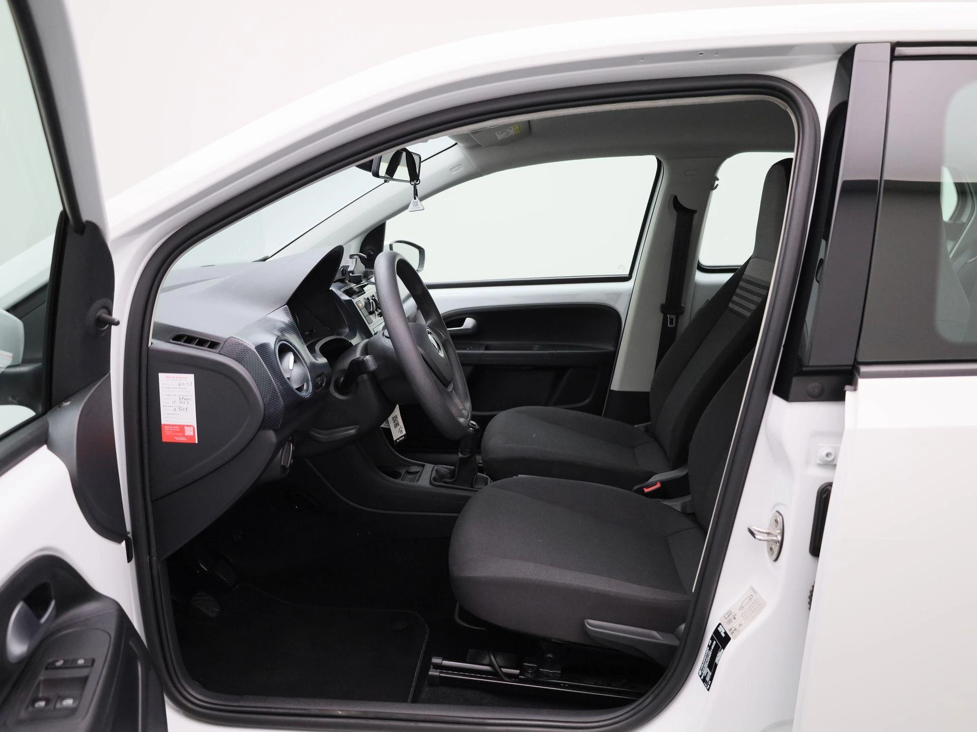 Volkswagen-up!-image-8