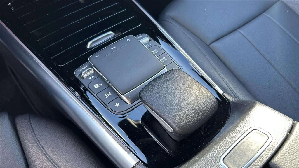 Mercedes-Benz-EQA-image-15