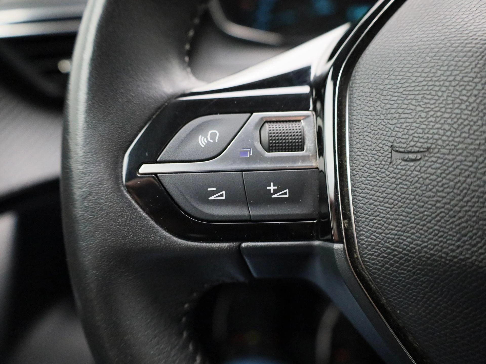 Peugeot e-2008 EV Active Pack 50 kWh