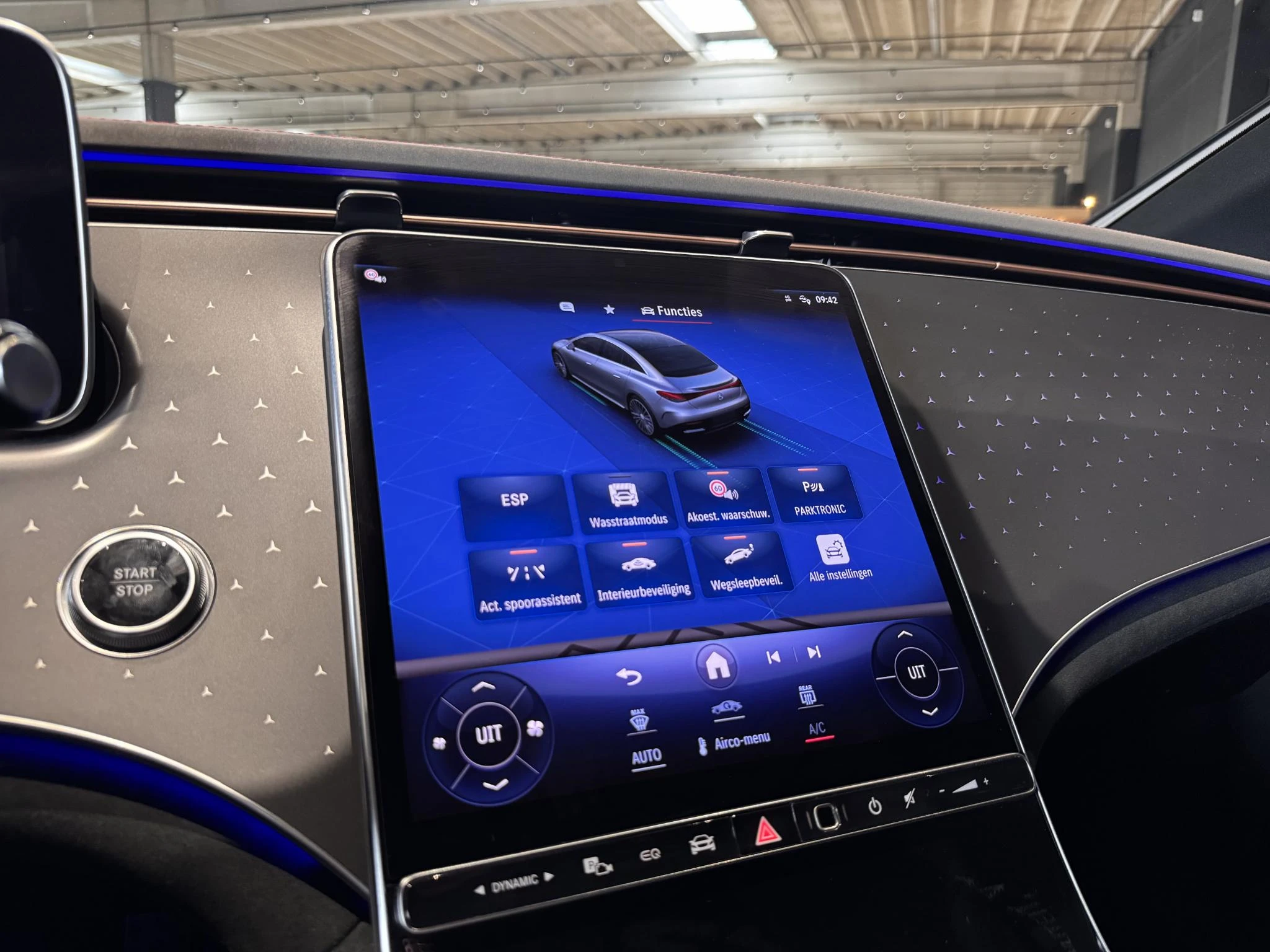 Mercedes-Benz-EQE-image-12