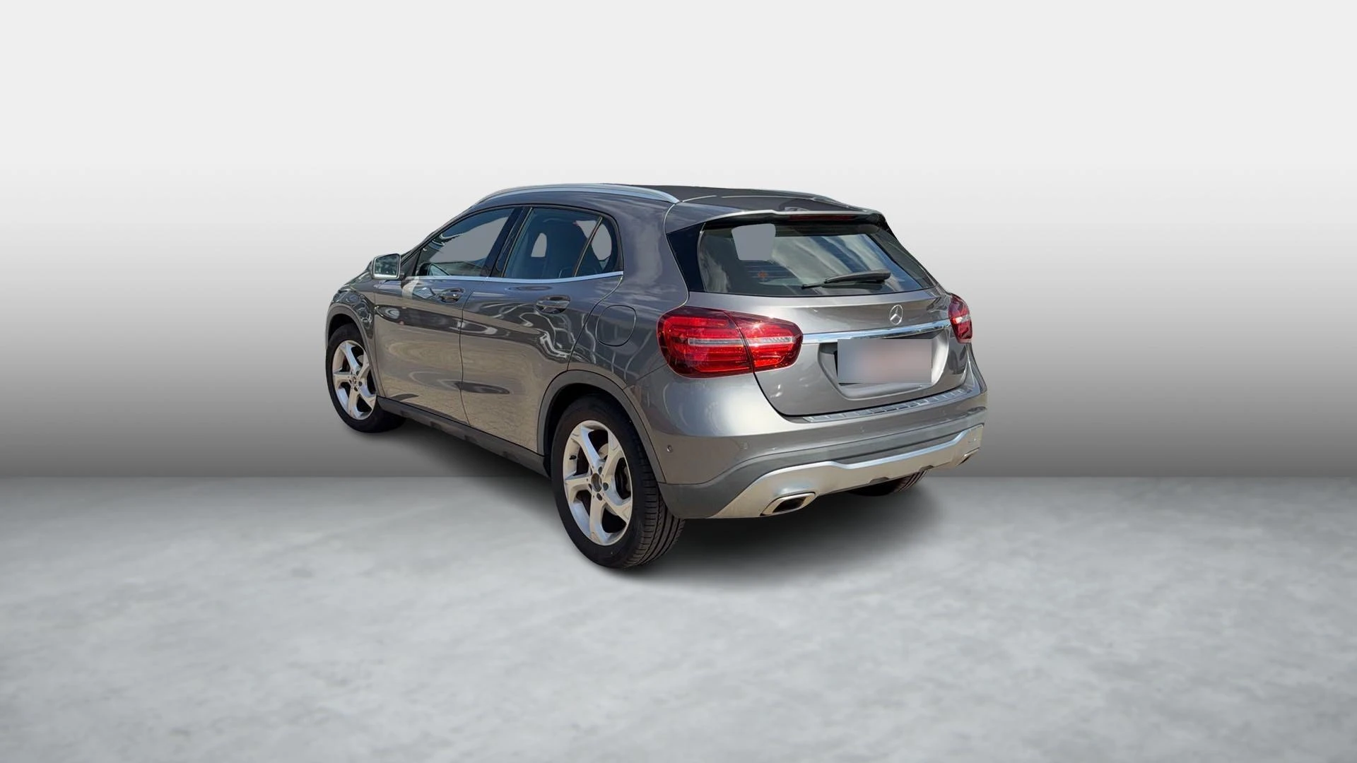Mercedes-Benz-GLA-image-1