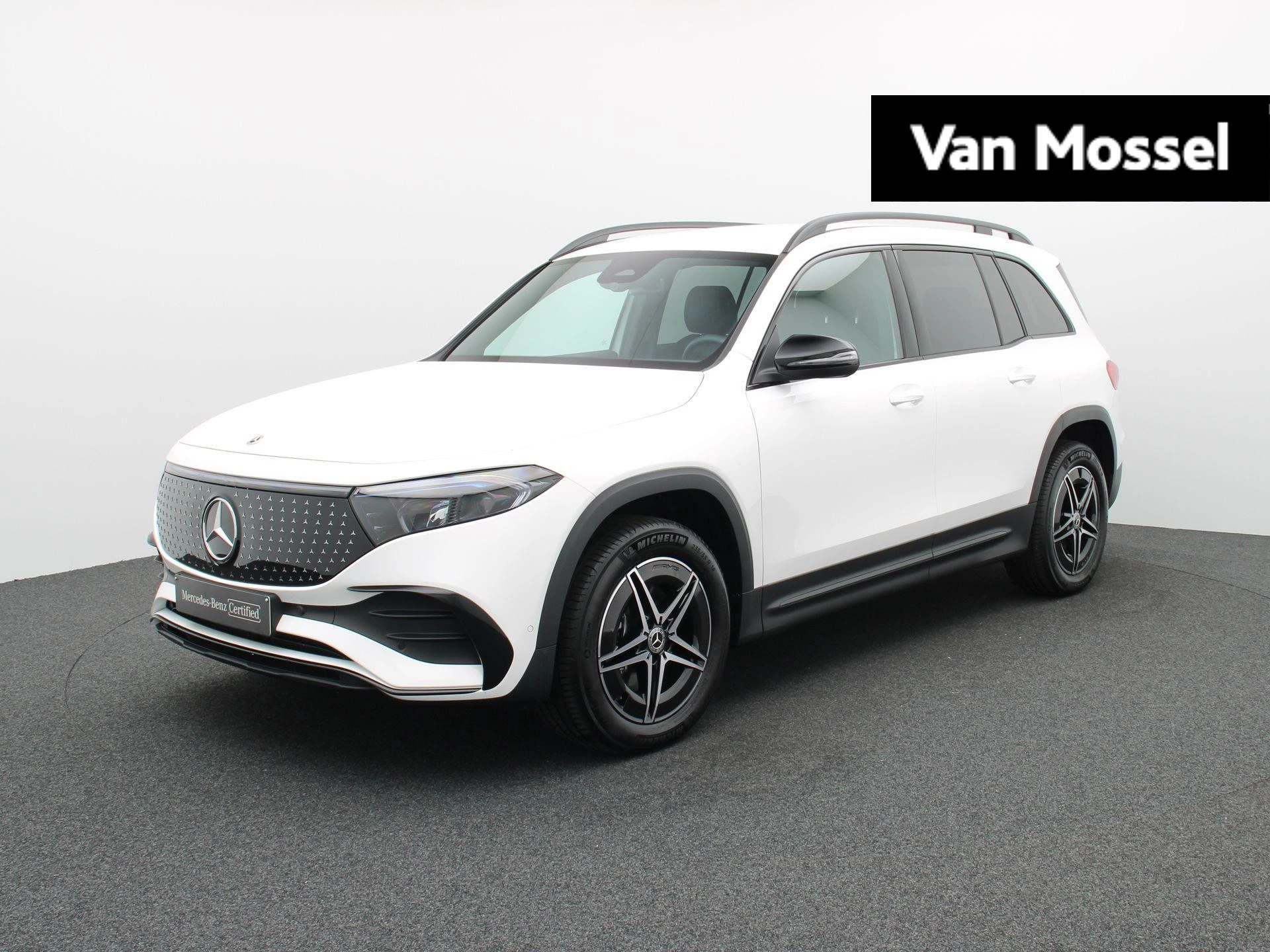 Mercedes-Benz-EQB-image-0