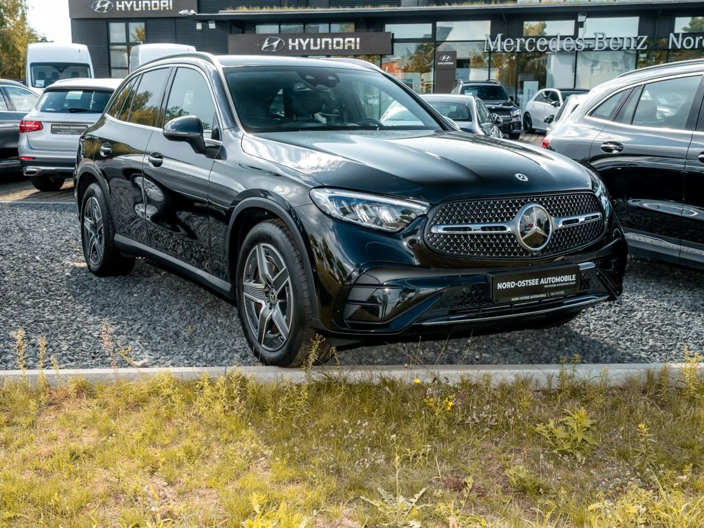 Mercedes-Benz-GLC 300 d-image-4