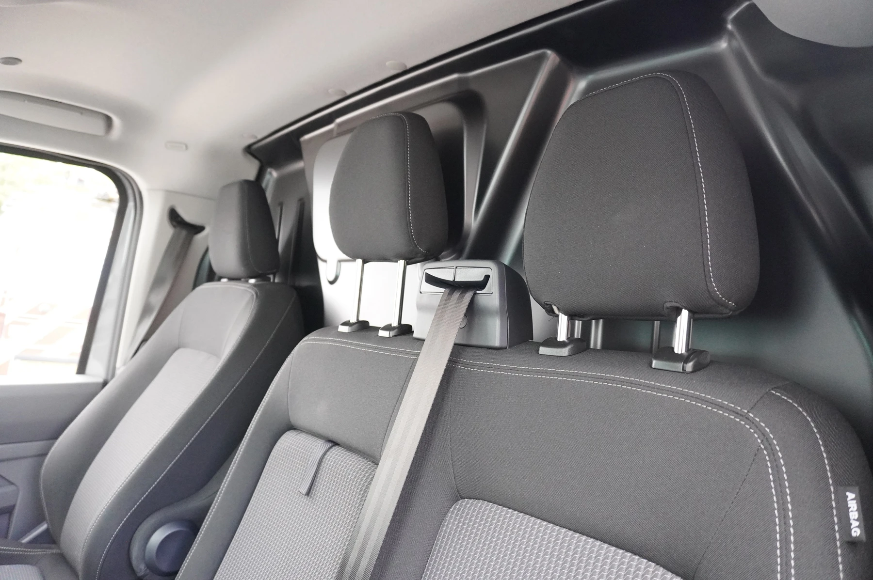 Volkswagen-Transporter-image-8