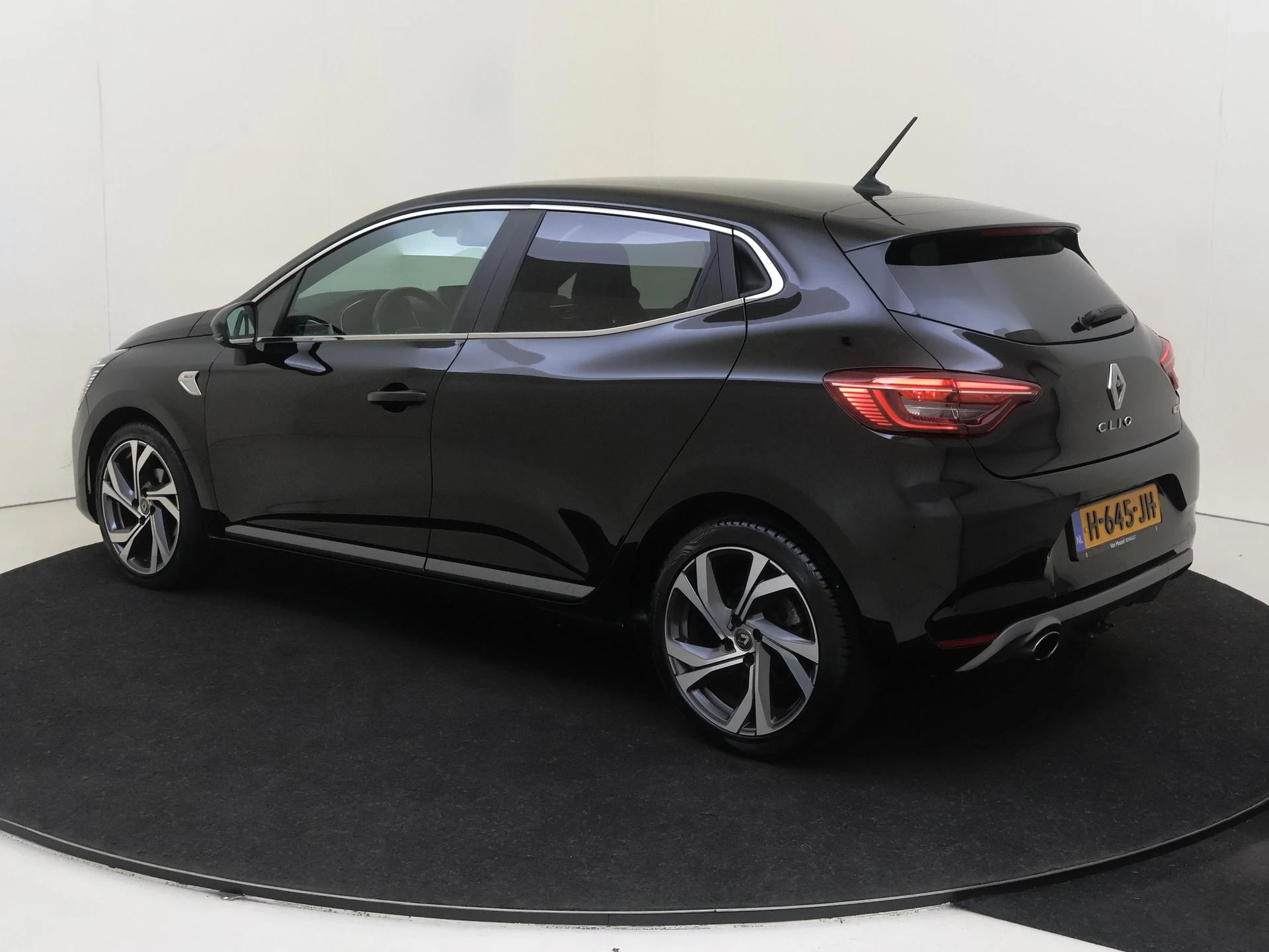 Renault-Clio-image-2