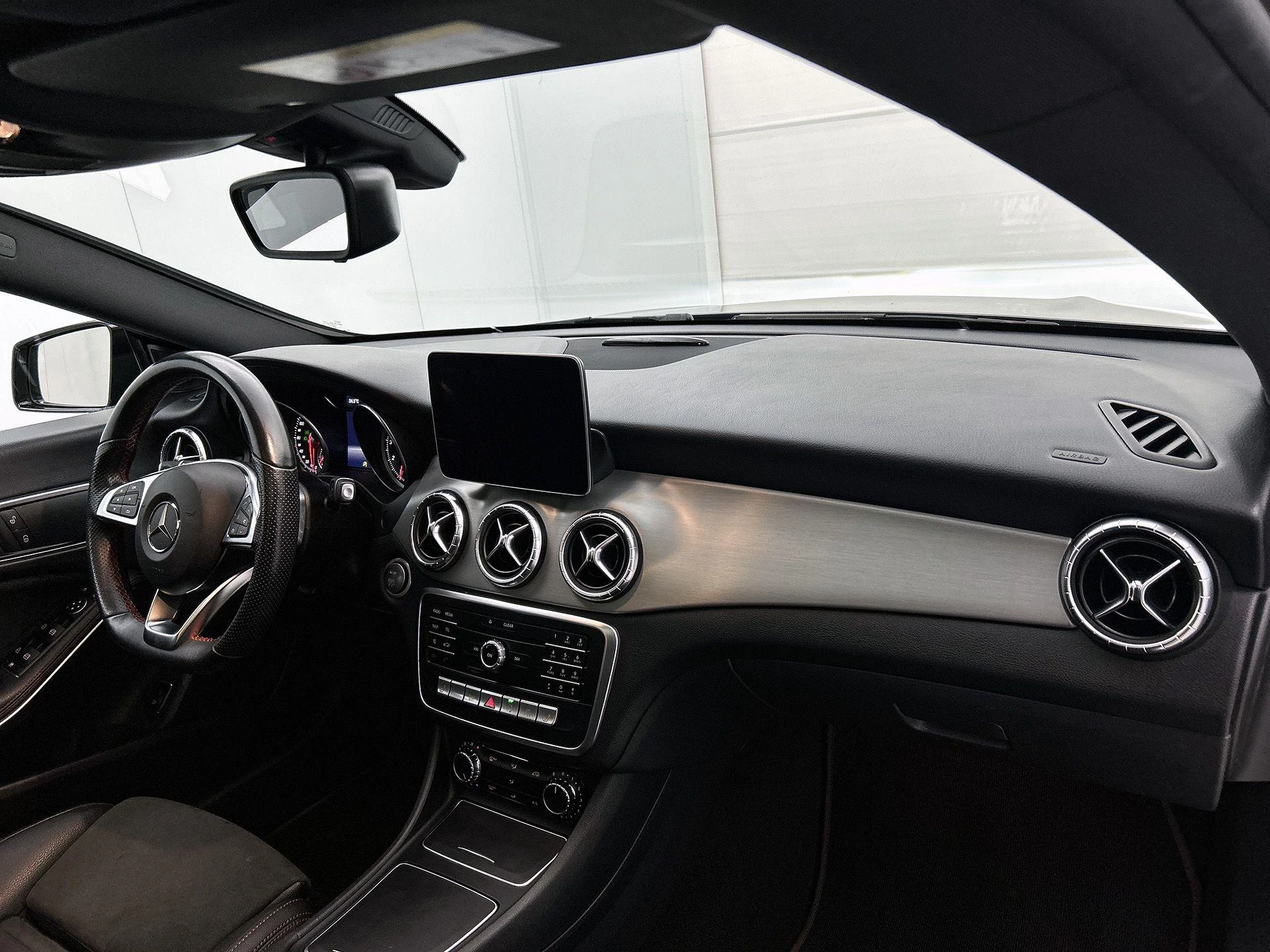 Mercedes-Benz-CLA-image-19