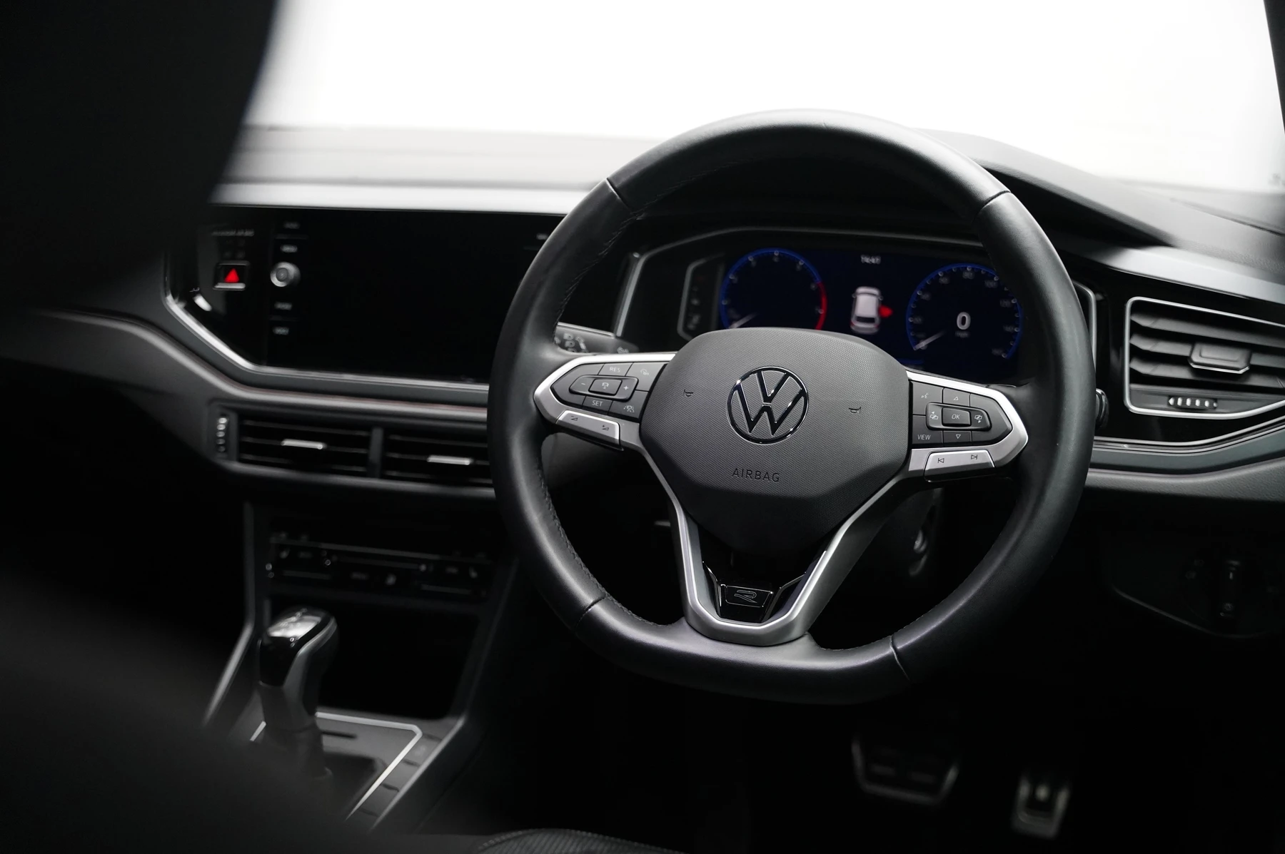 Volkswagen-Polo-image-7