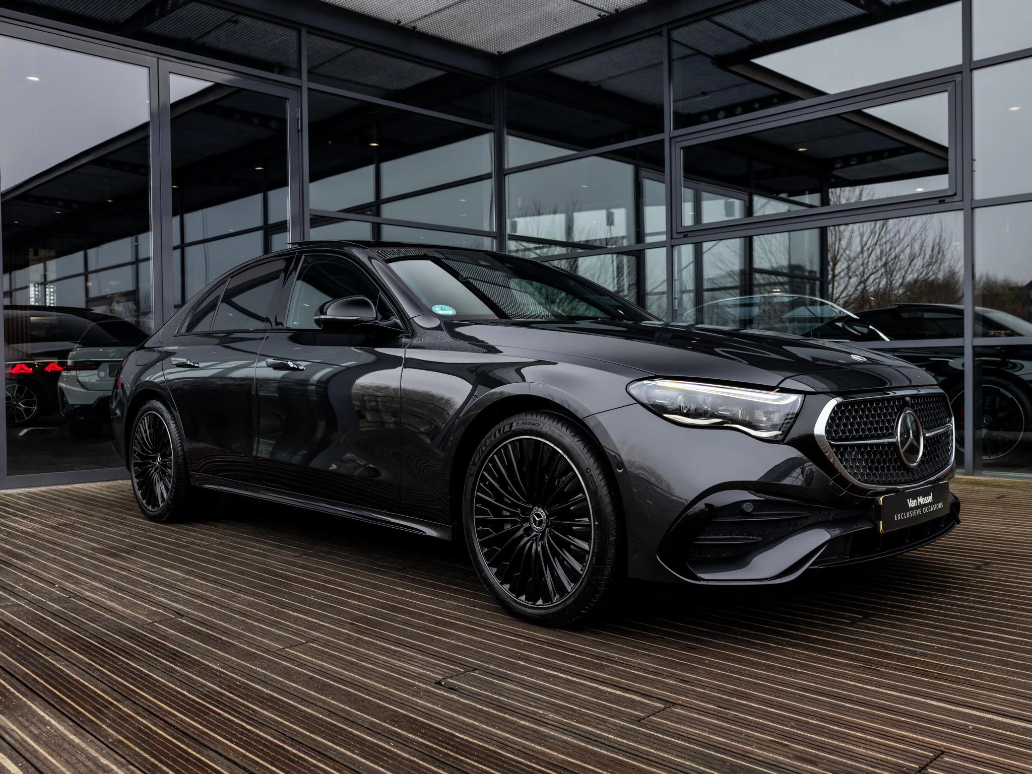 Mercedes-Benz-E-Klasse-image-4