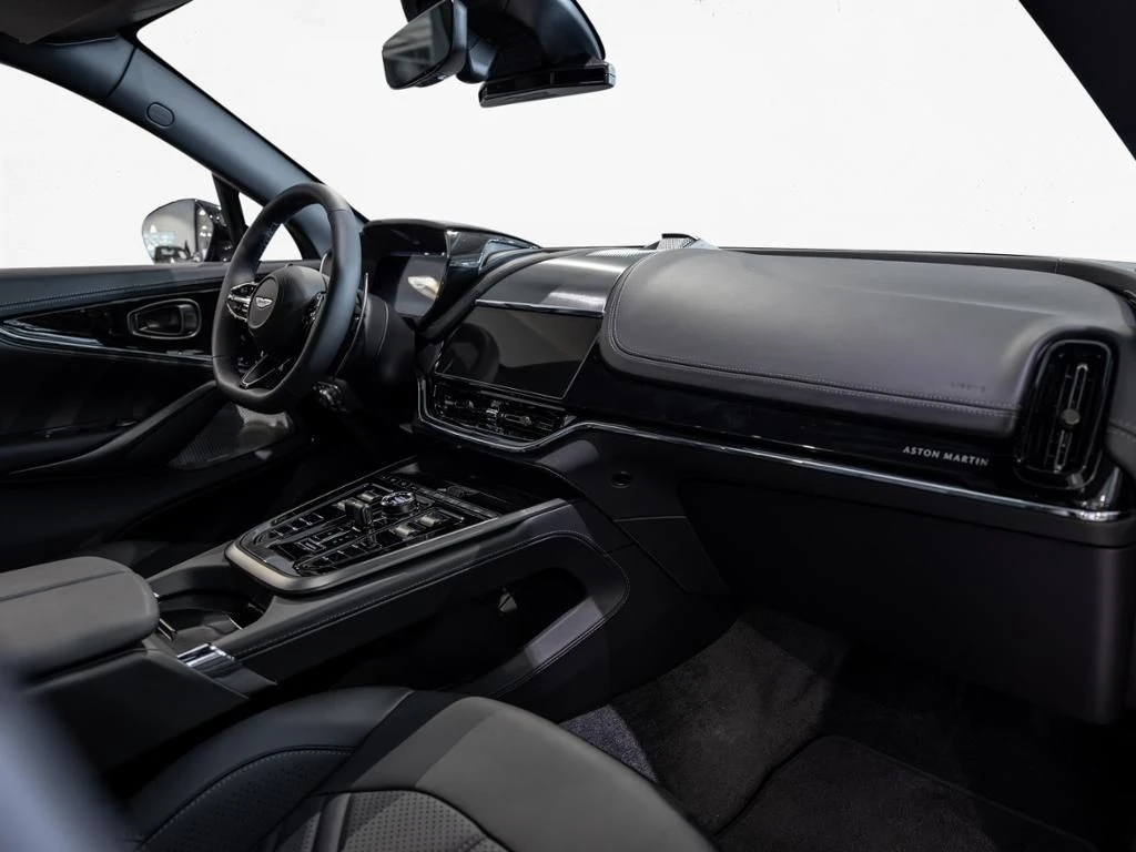 Aston Martin-DBX-image-18