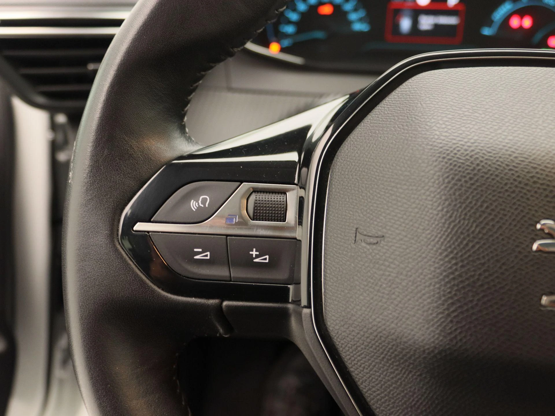 Peugeot e-208 EV Allure 50 kWh