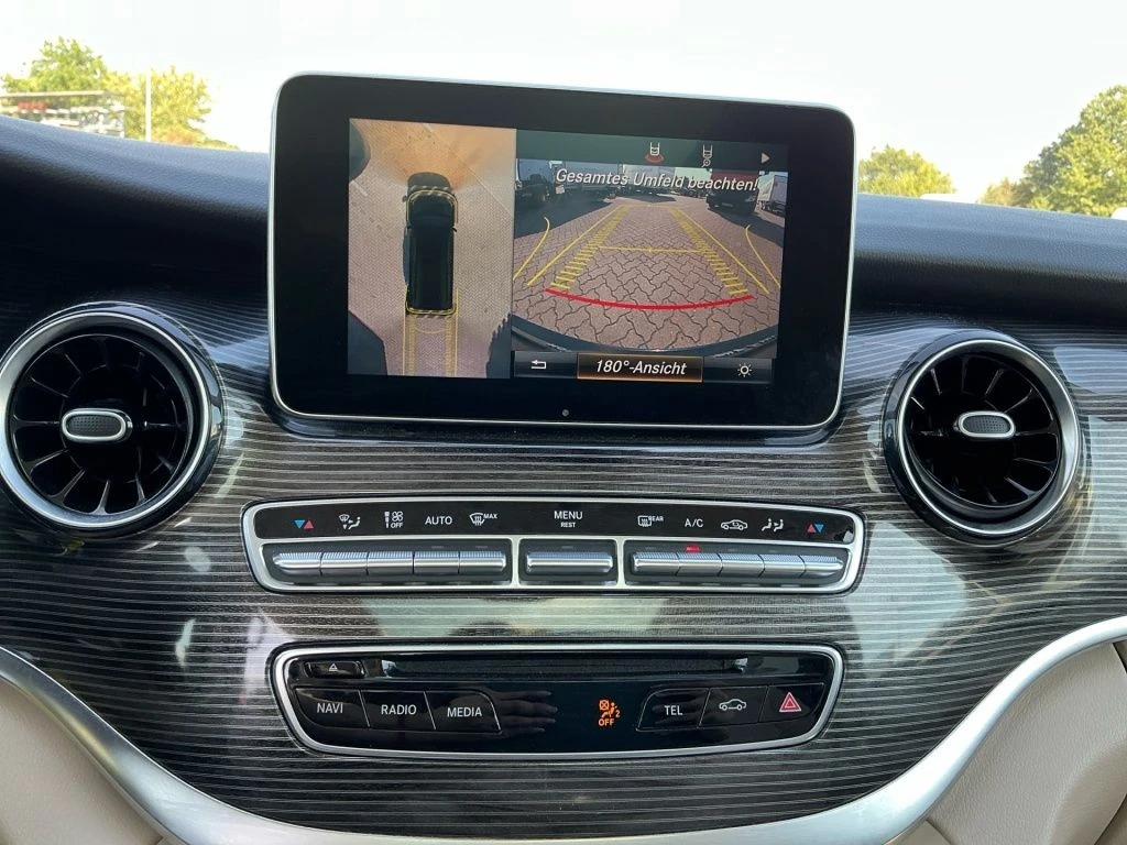 Mercedes-Benz-V-Klasse 300-image-15