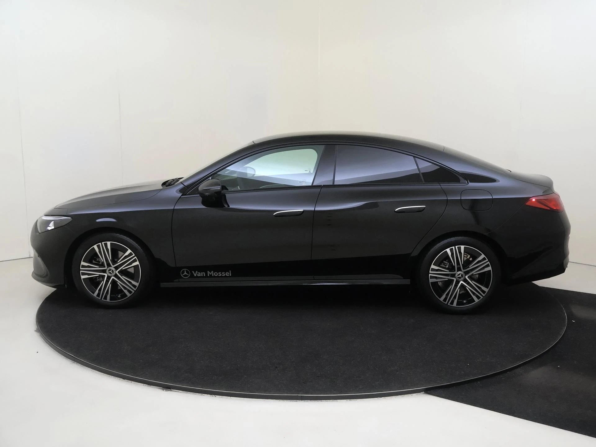 Mercedes-Benz-CLA-image-6