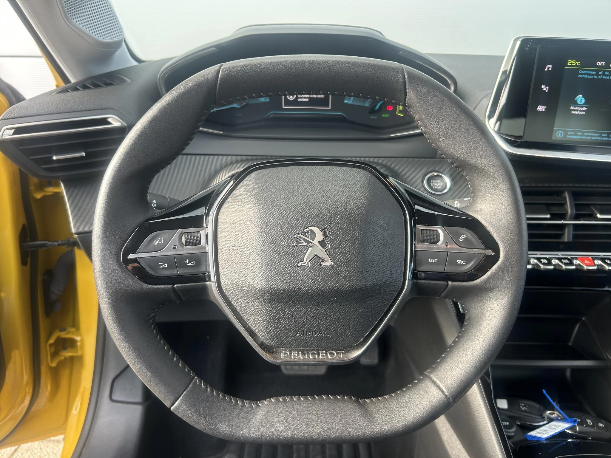 Peugeot-e-208-image-11