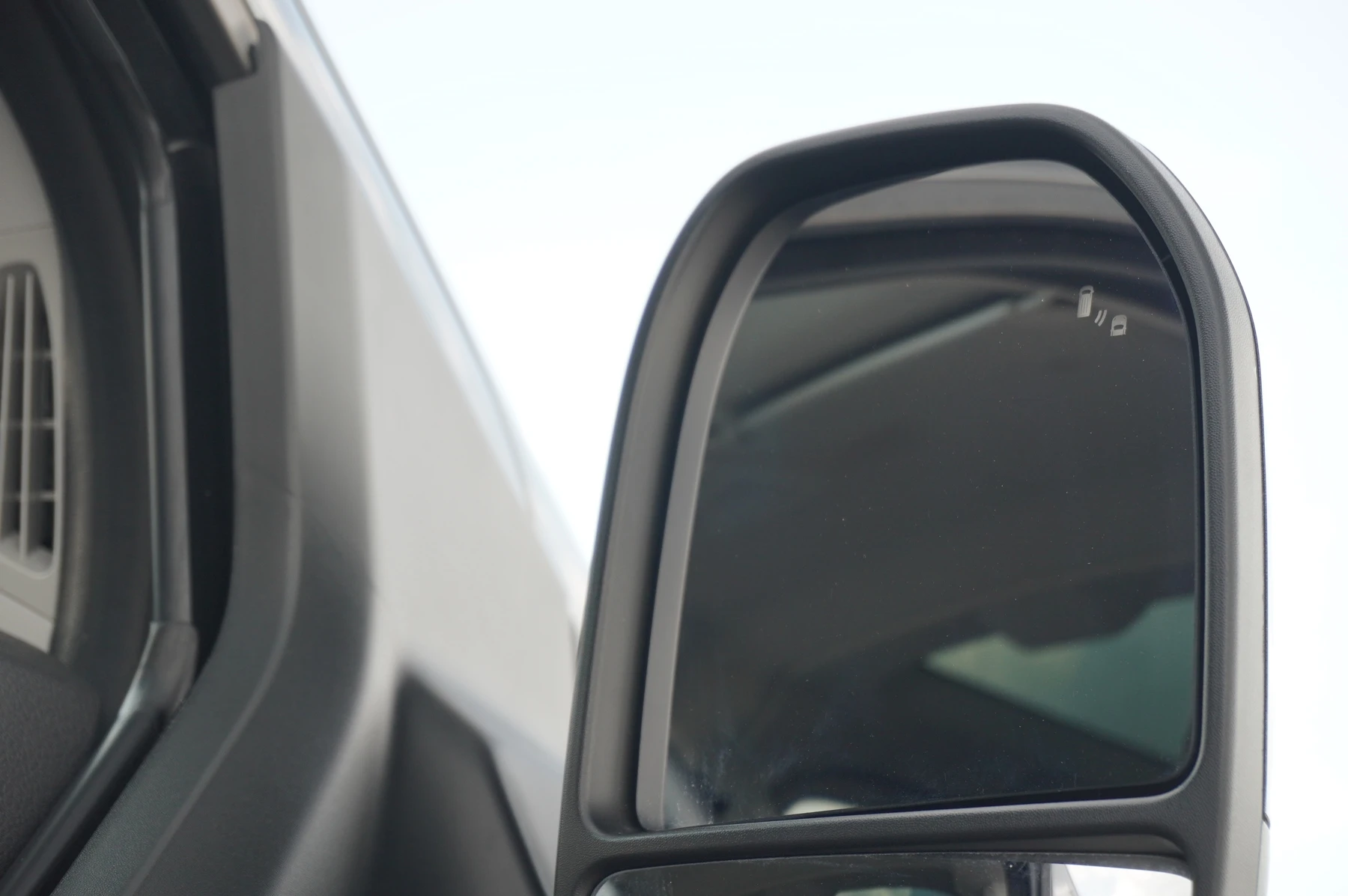 Volkswagen-Transporter-image-39