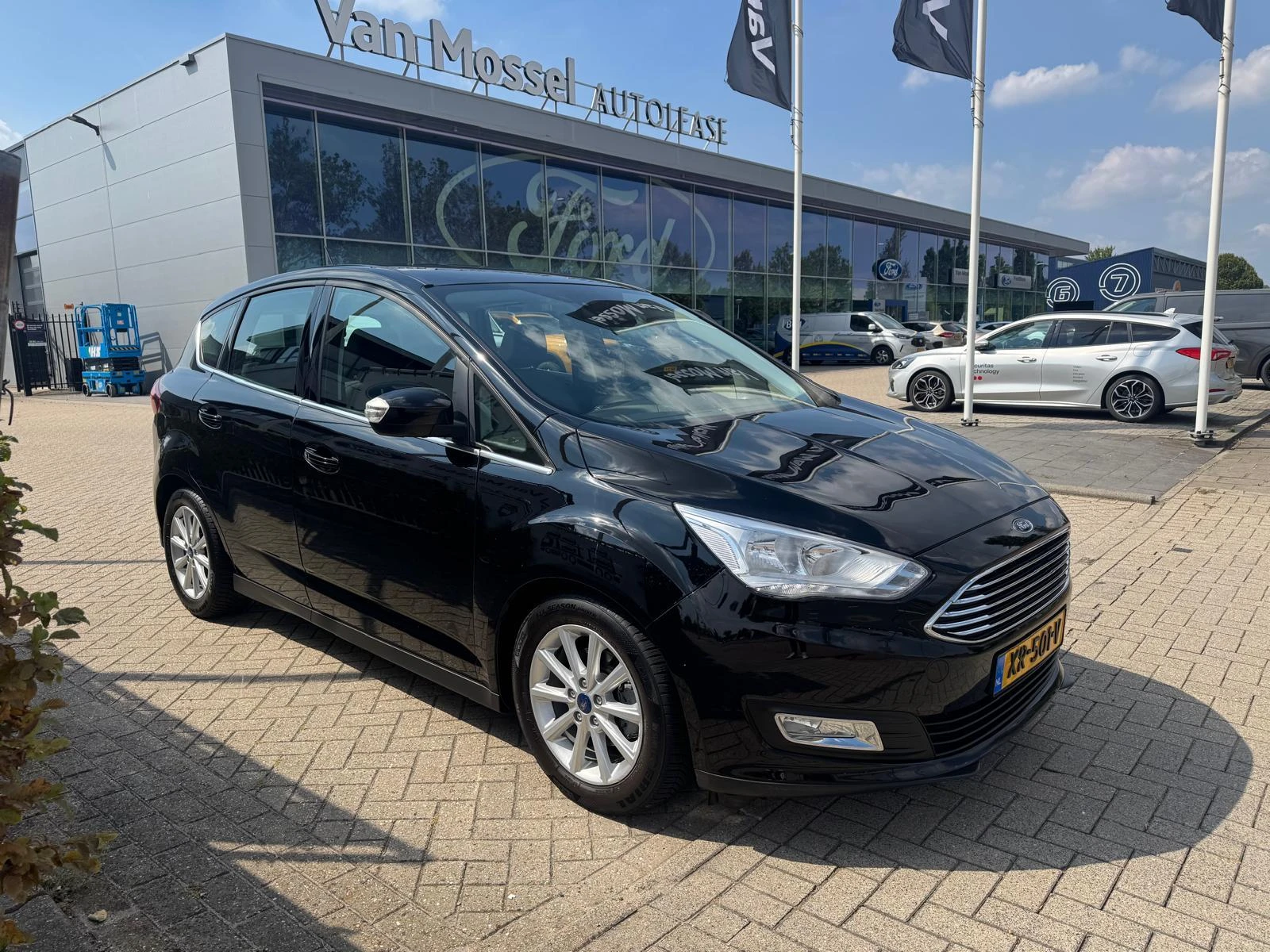 Ford-C-MAX-image-1
