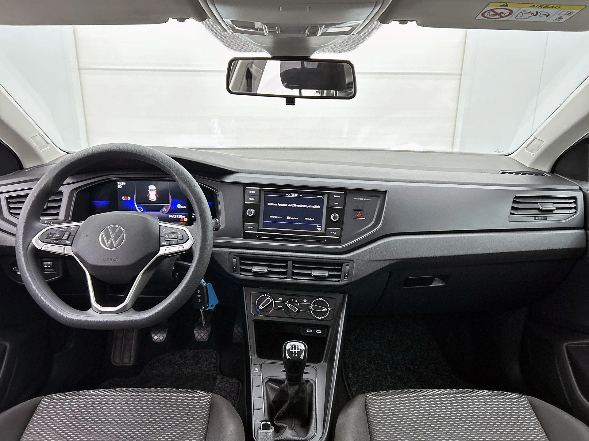 Volkswagen-Polo-image-21