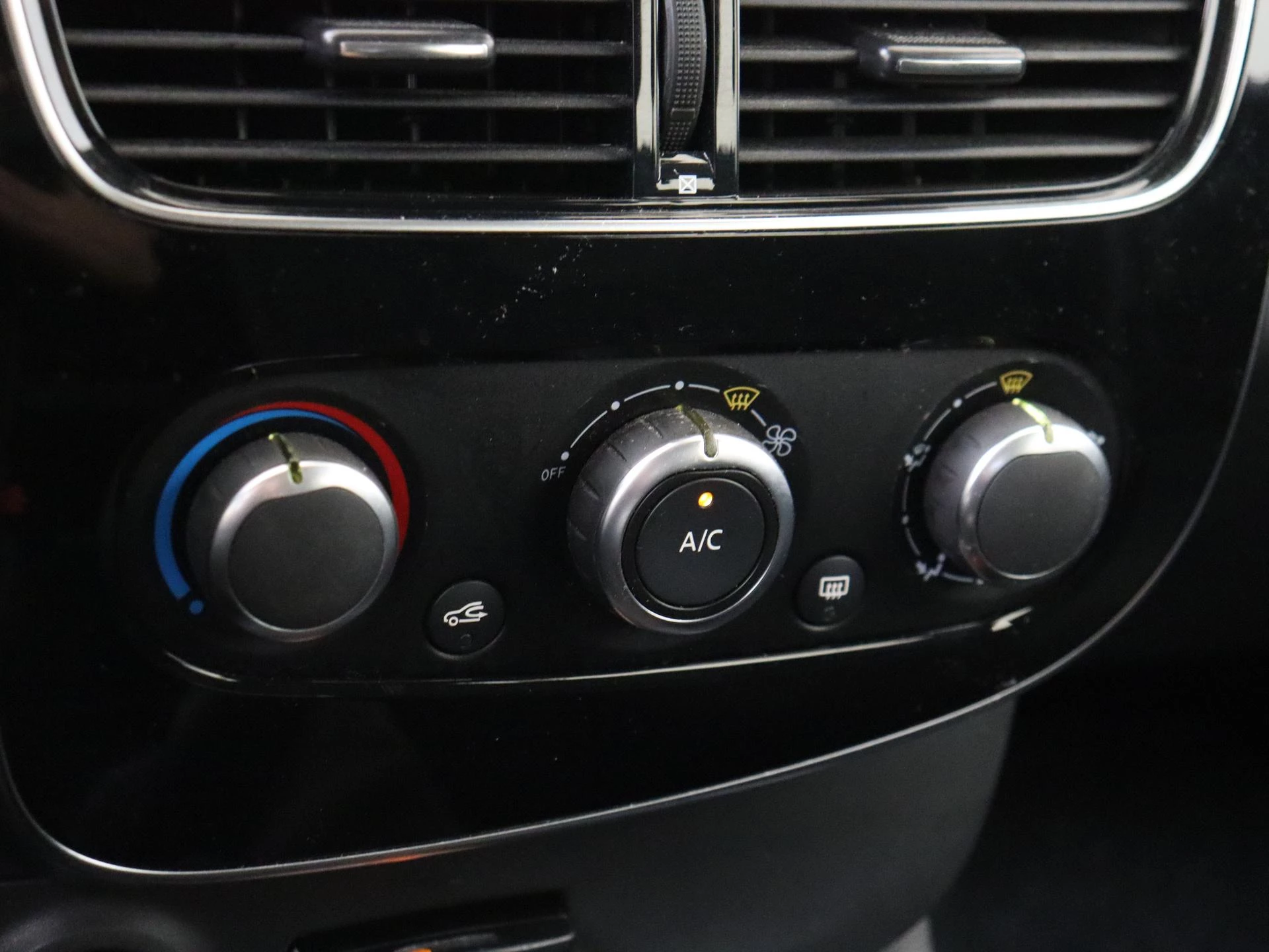 Renault-Clio-image-17