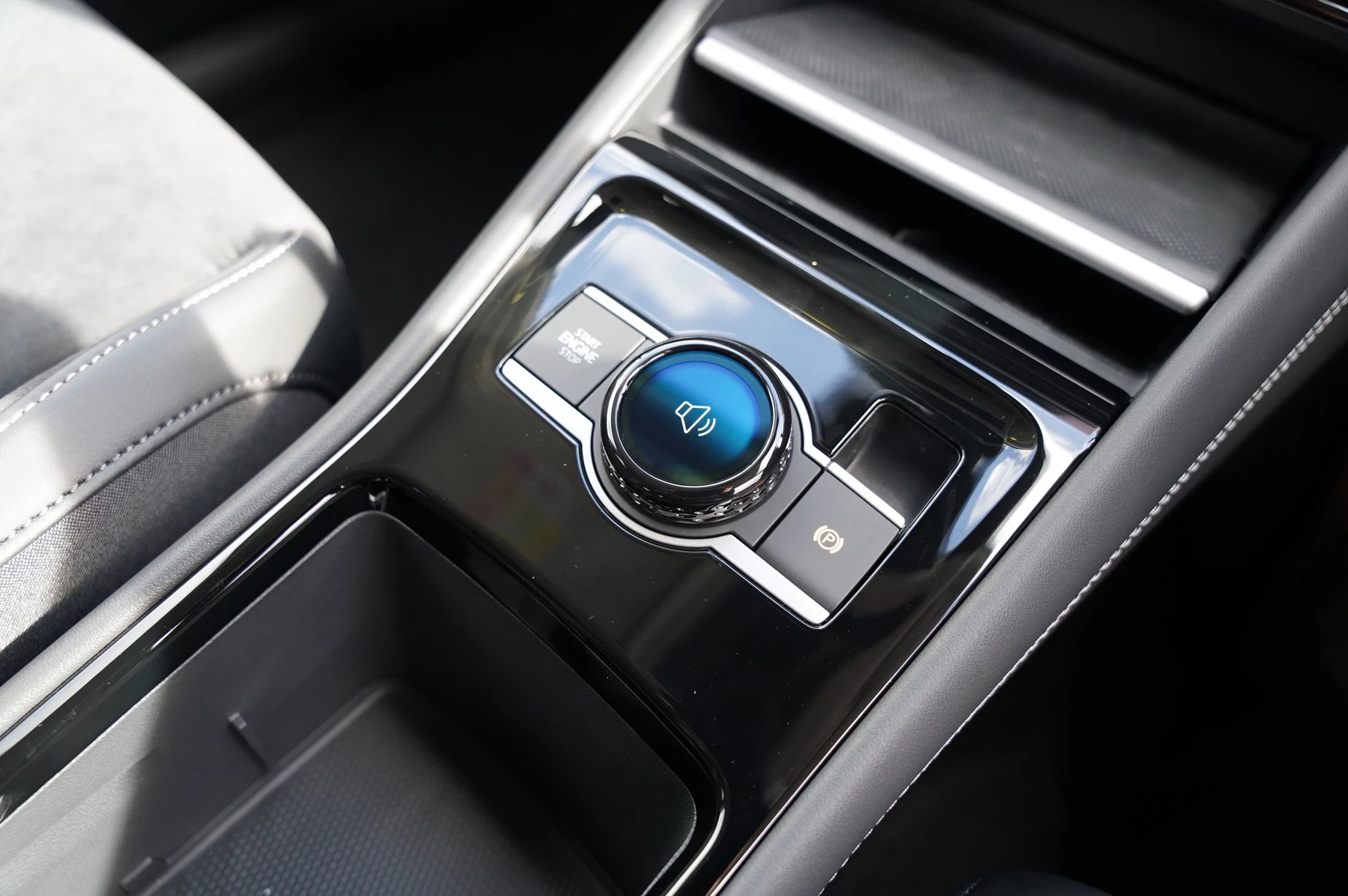 Volkswagen-Tiguan-image-25
