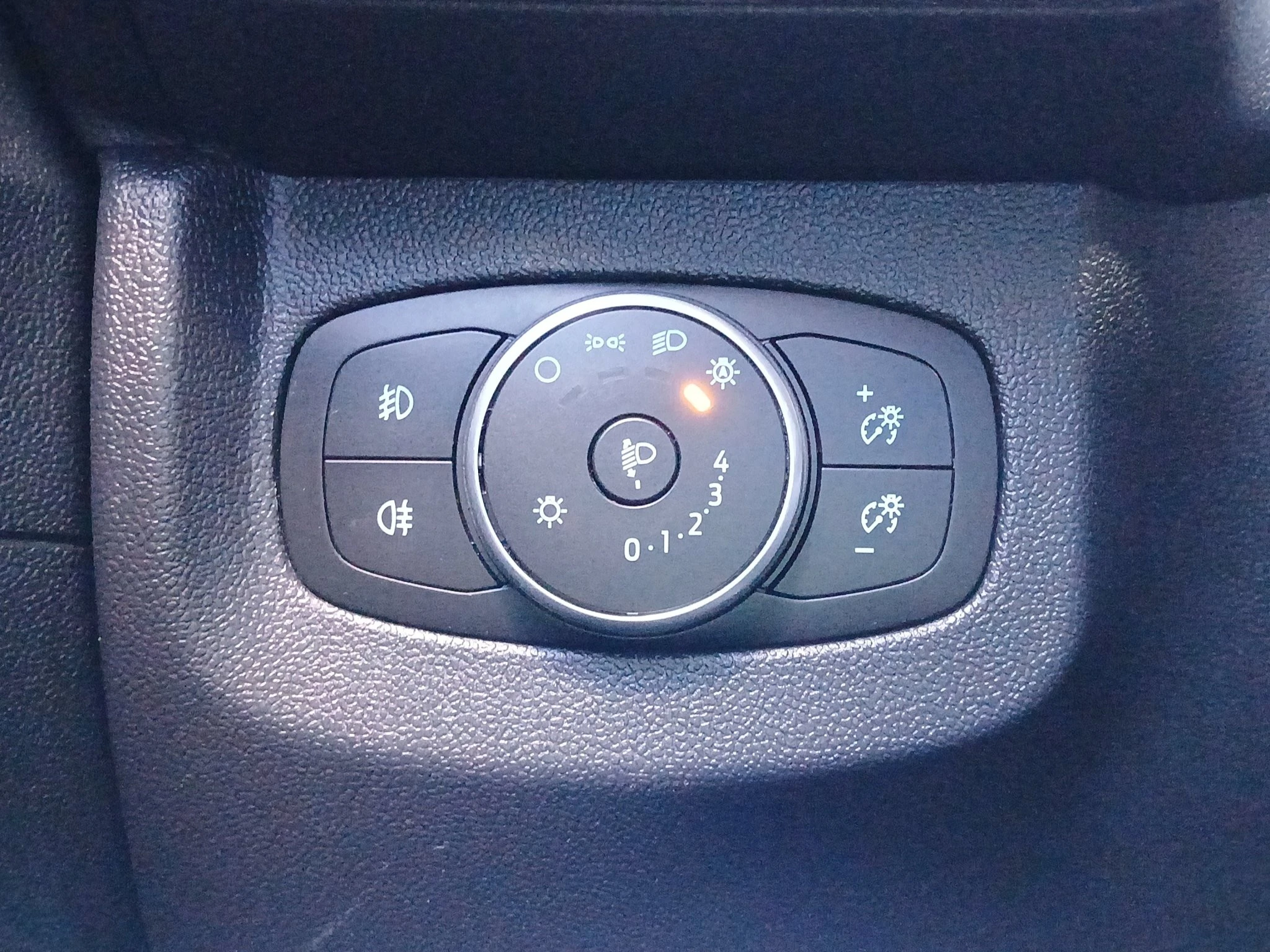 Ford-Tourneo Courier-image-21
