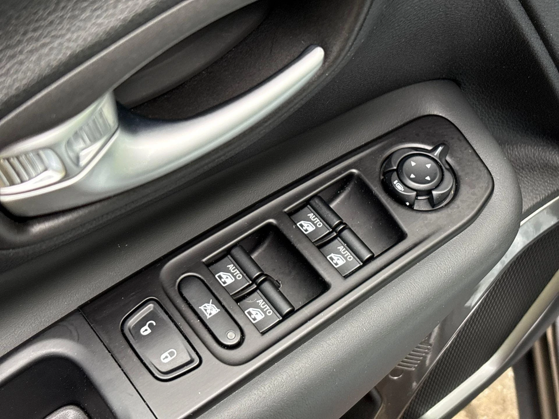 Jeep-Renegade-image-21
