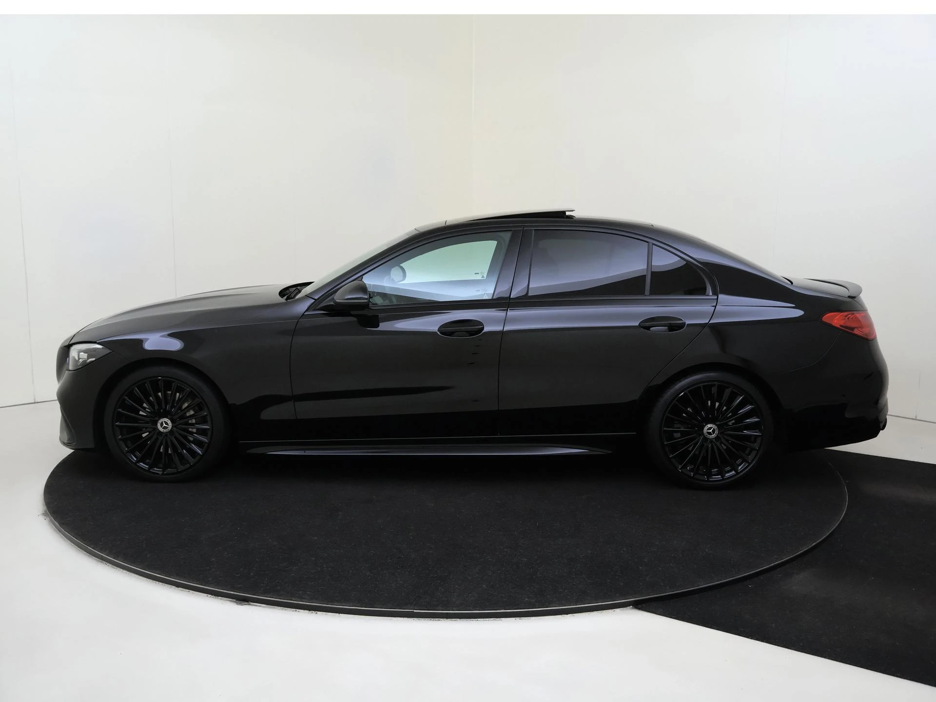 Mercedes-Benz-C-Klasse-image-8