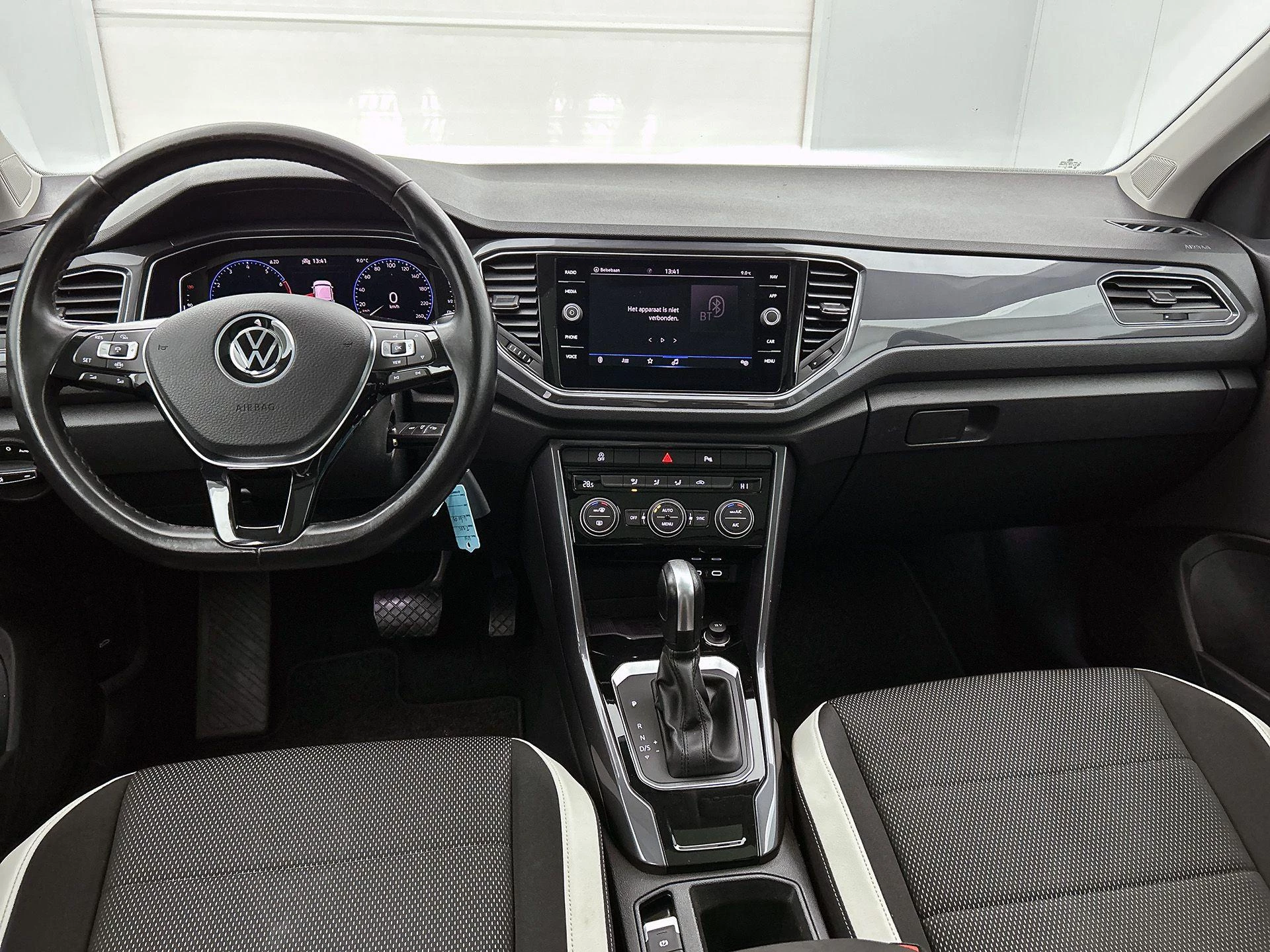 Volkswagen-T-Roc-image-19