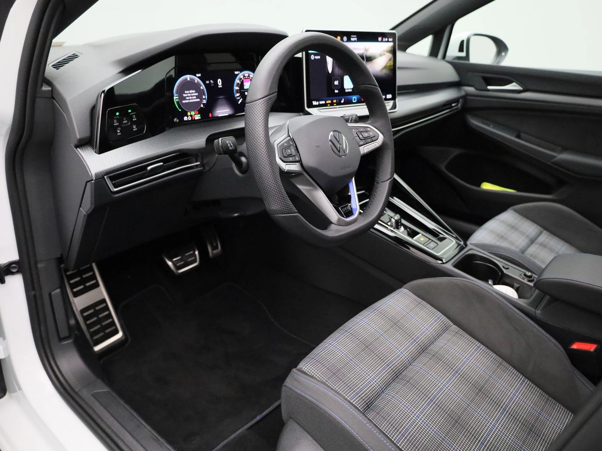 Volkswagen-Golf-image-37
