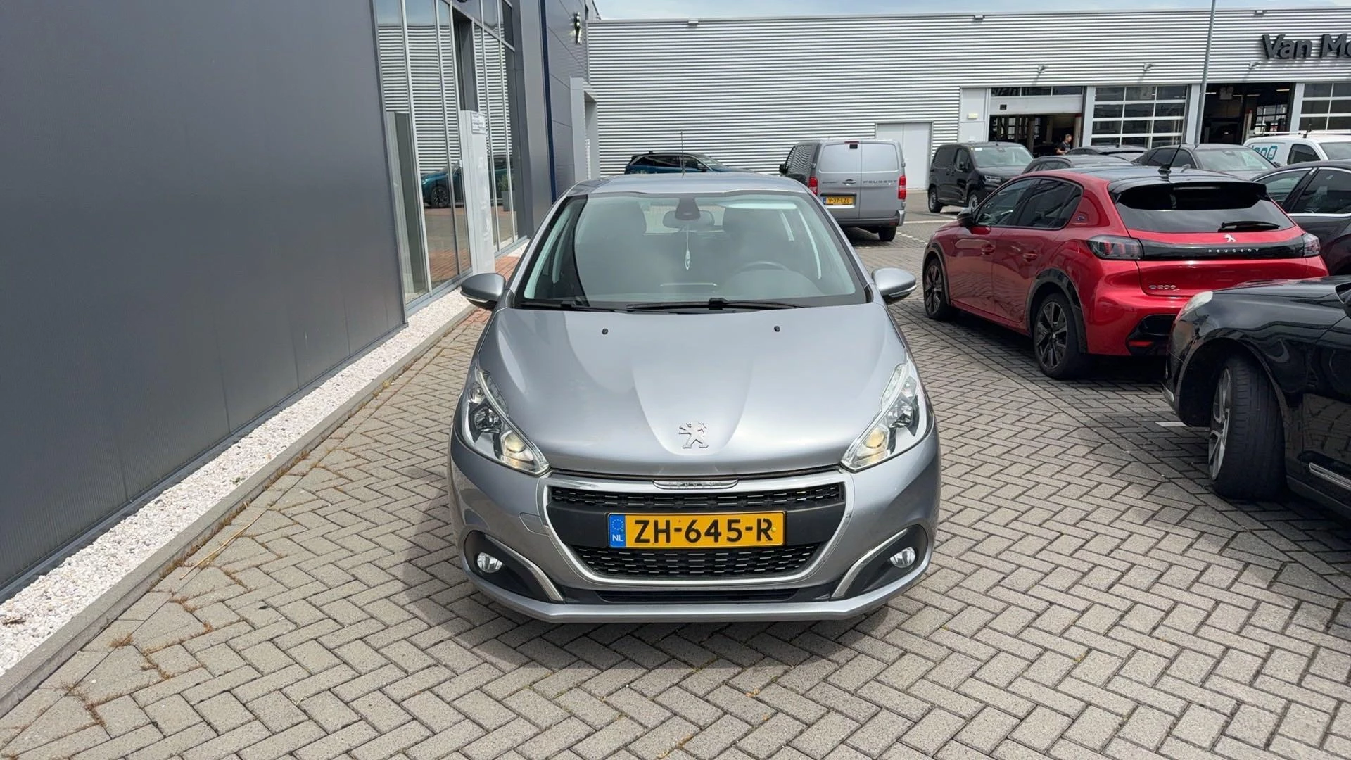 Peugeot 208 Signature