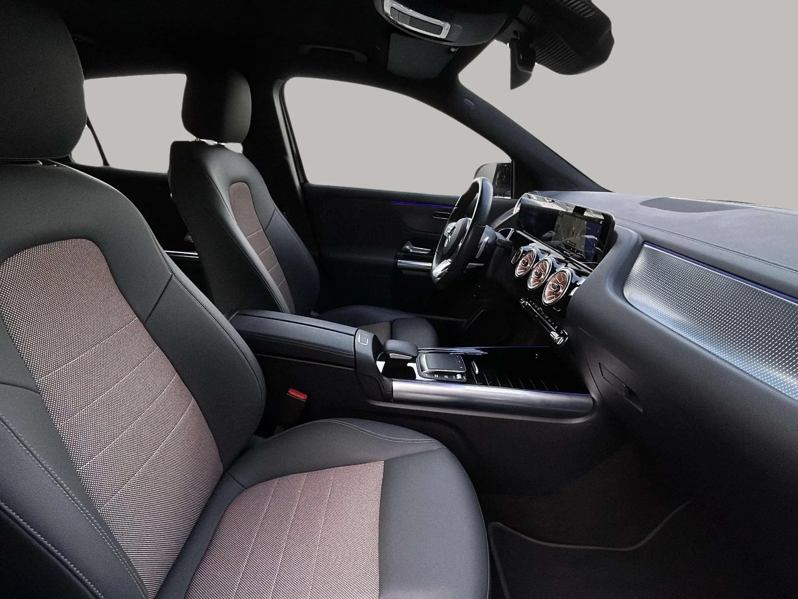 Mercedes-Benz-EQA-image-17