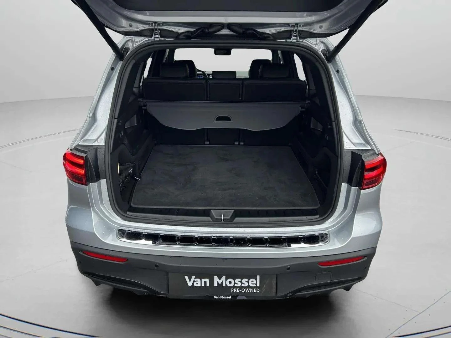 Mercedes-Benz-EQB-image-22