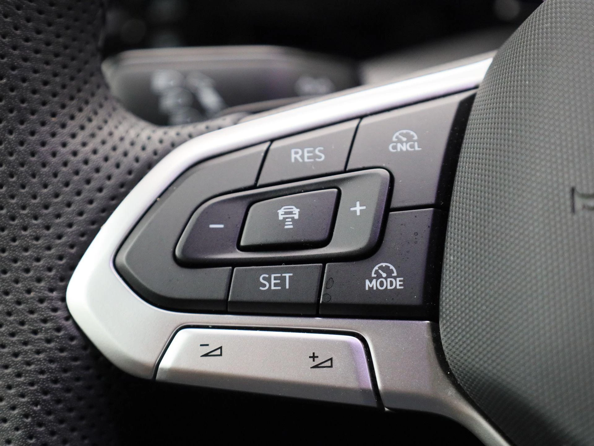 Volkswagen-Golf-image-17