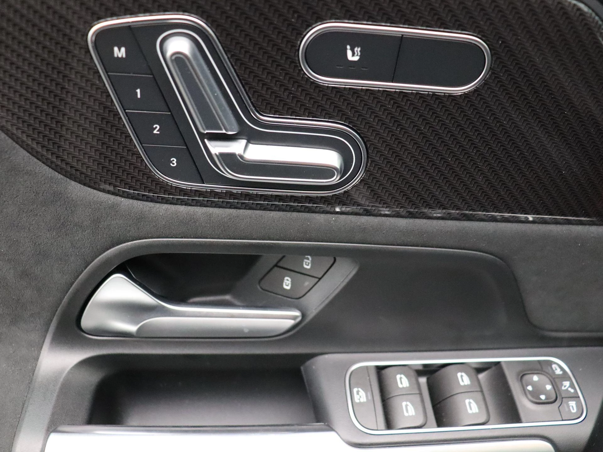 Mercedes-Benz B-Klasse 220 4MATIC AMG Line + PREMIUM PLUS PACK + CARPLAY + PANO +