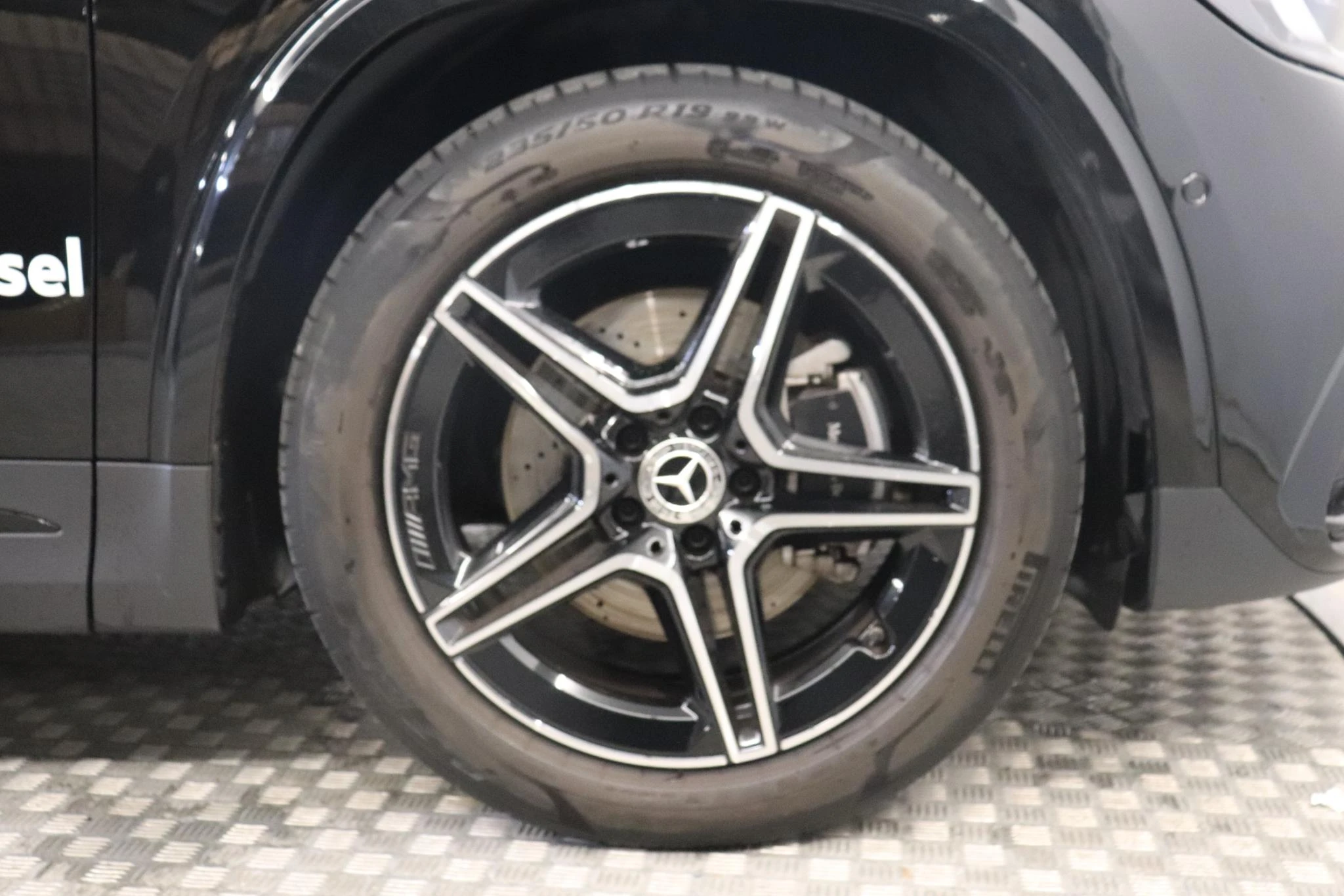 Mercedes-Benz-GLA-image-15