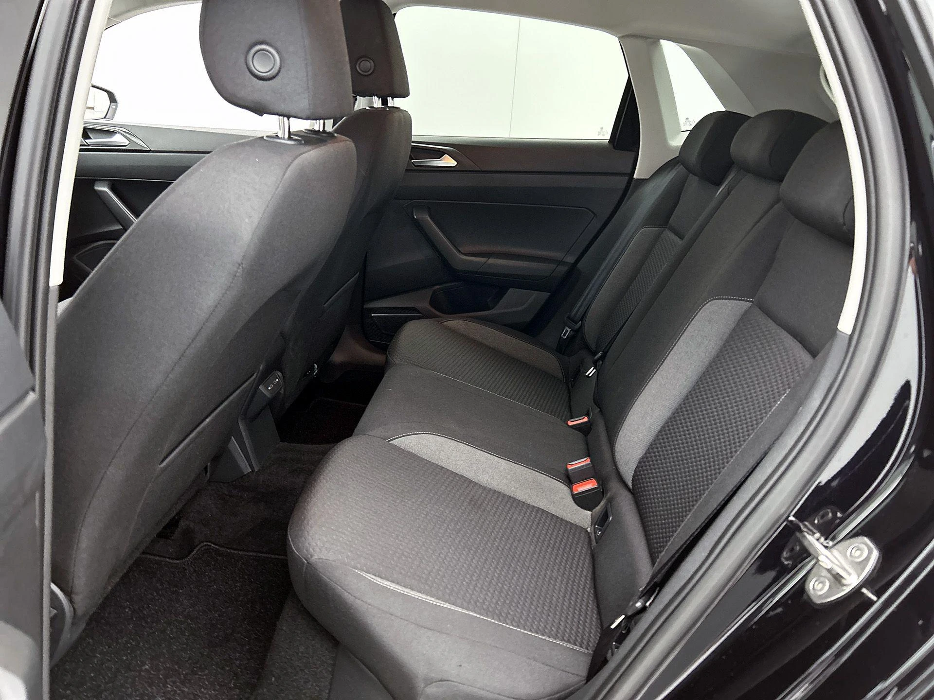 Volkswagen-Polo-image-25