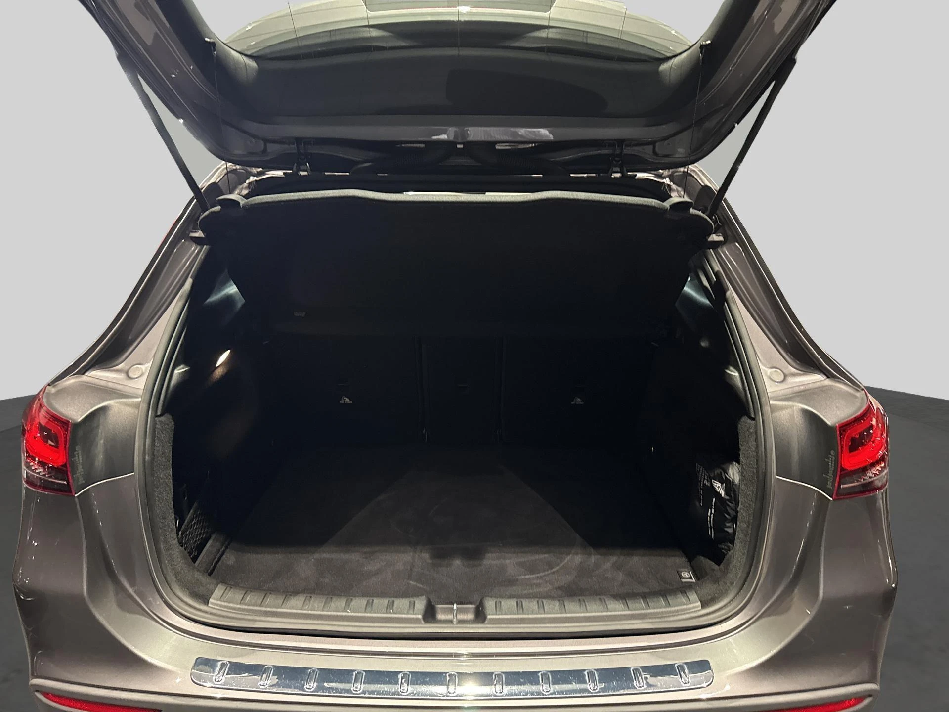Mercedes-Benz-GLA-image-6