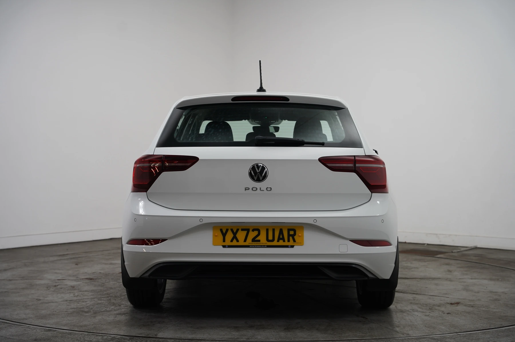 Volkswagen-Polo-image-12