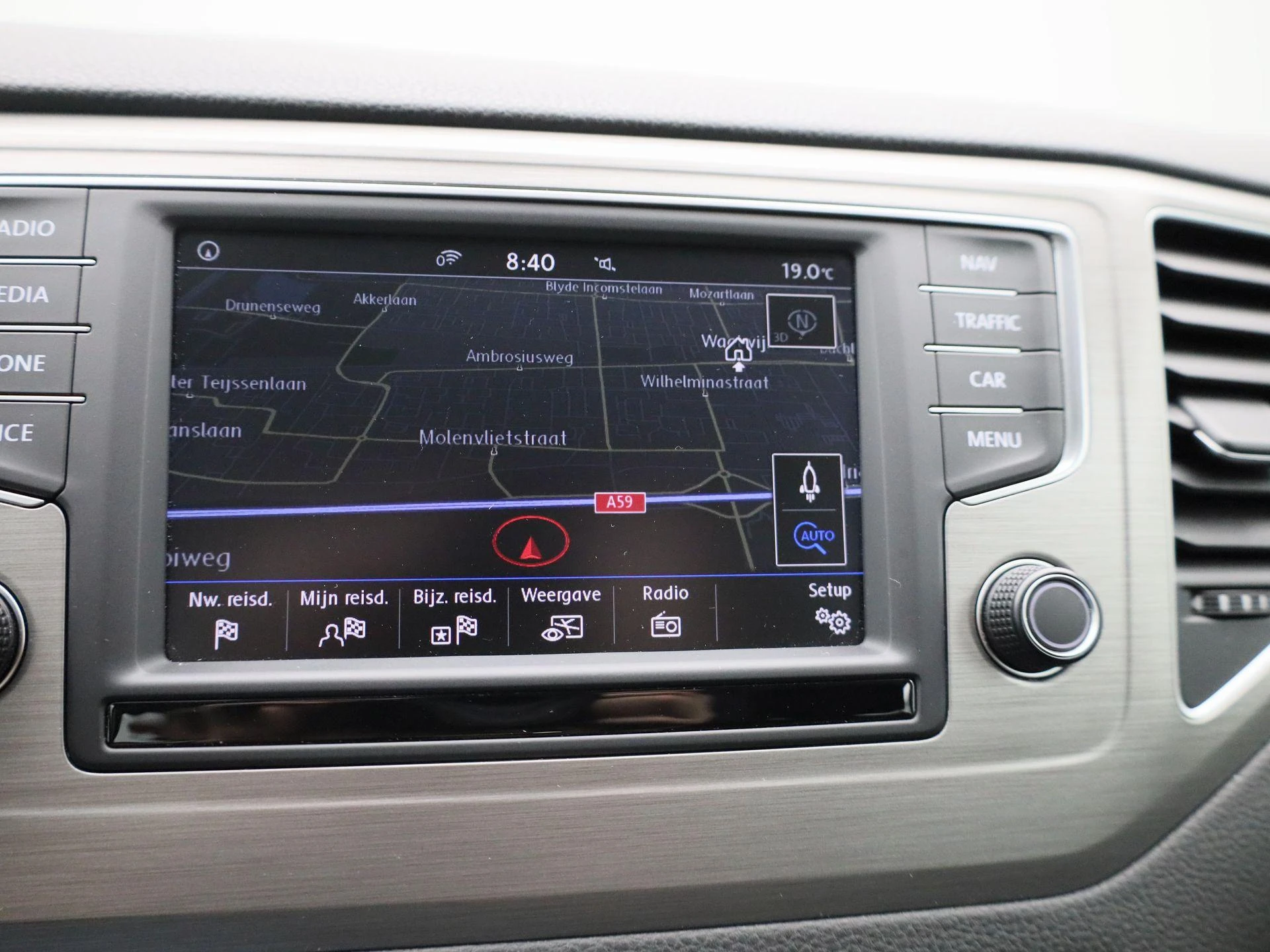 Volkswagen-Golf Sportsvan-image-16