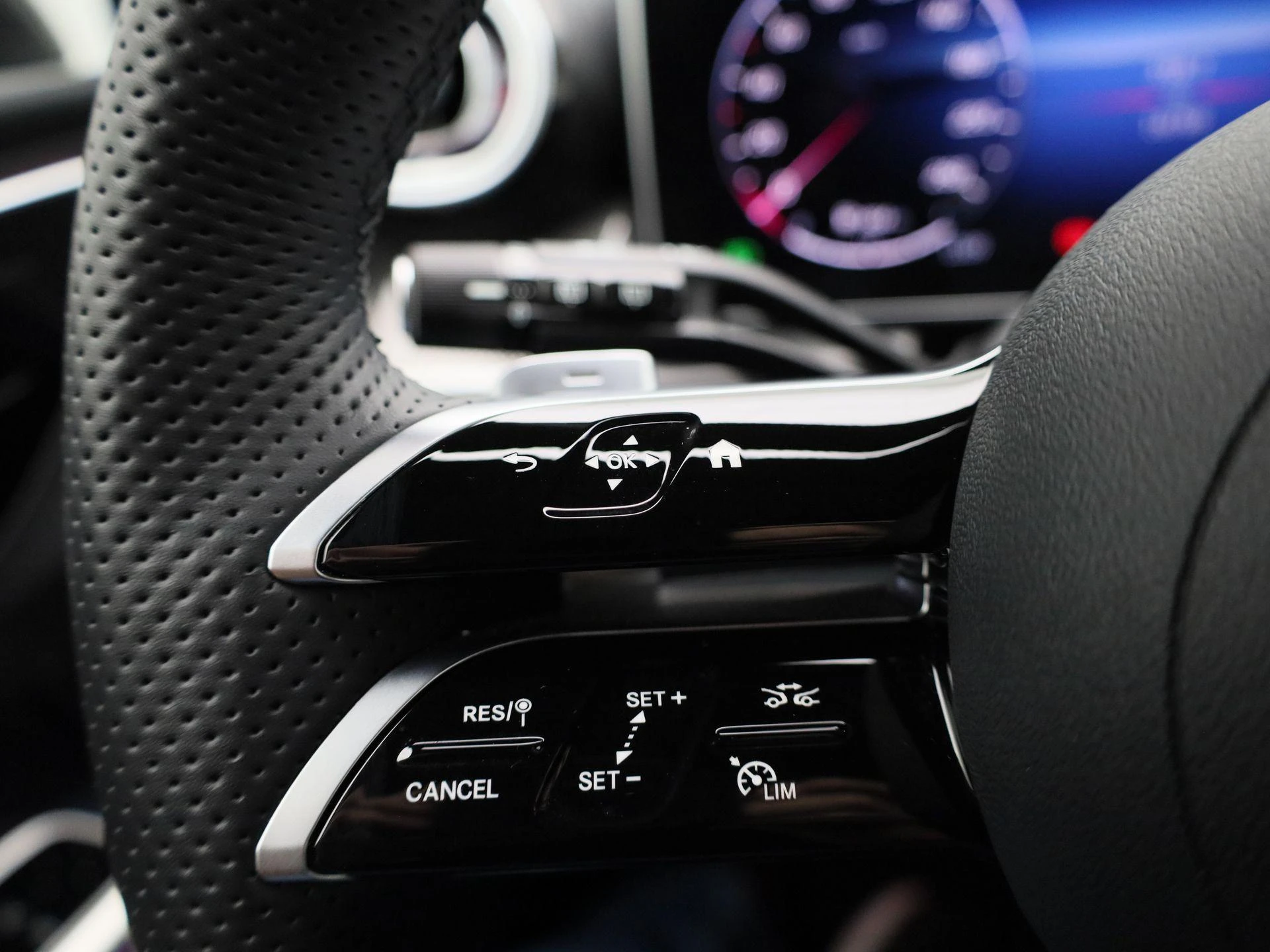 Mercedes-Benz-GLC-image-17