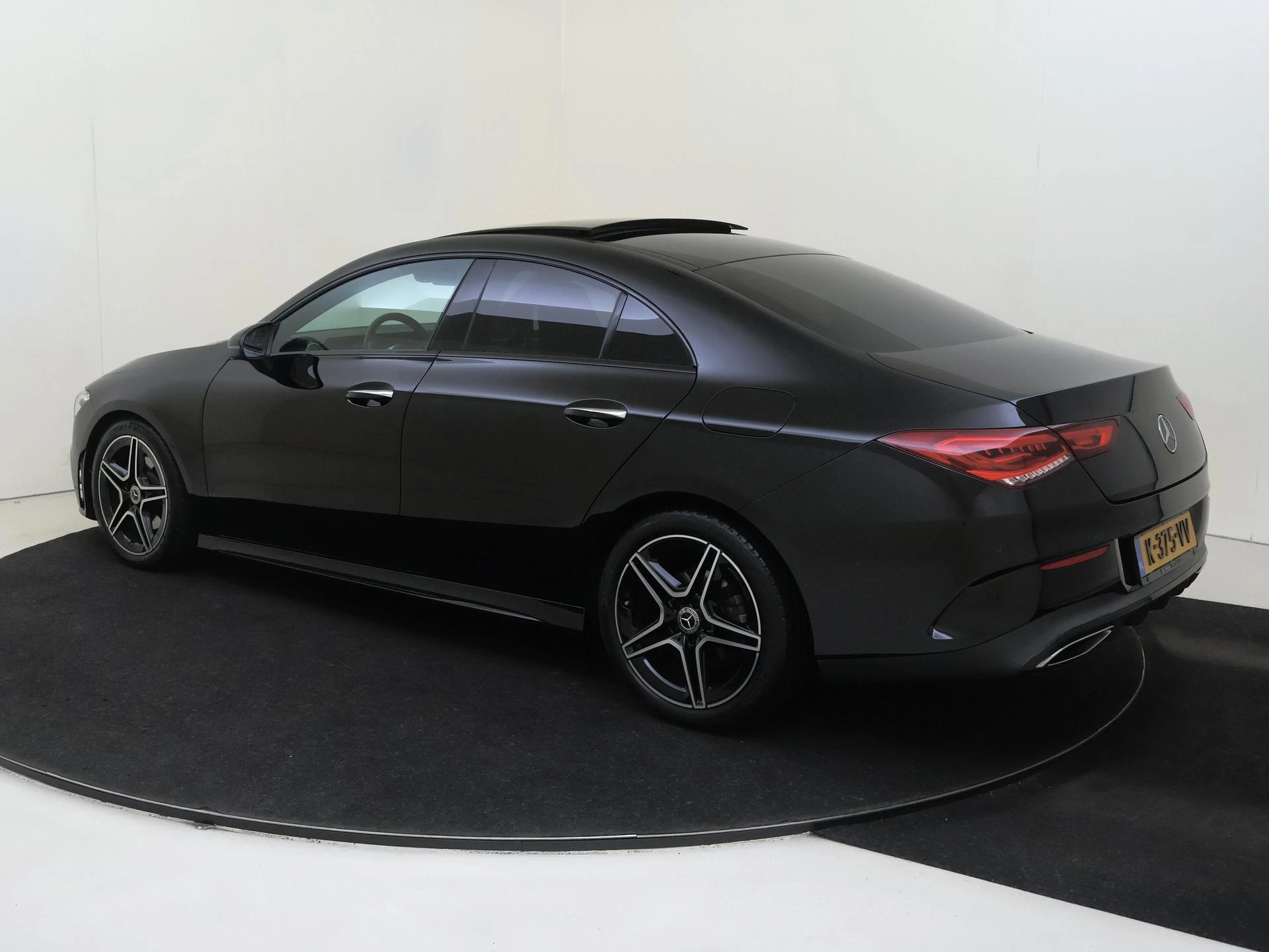 Mercedes-Benz-CLA-image-2